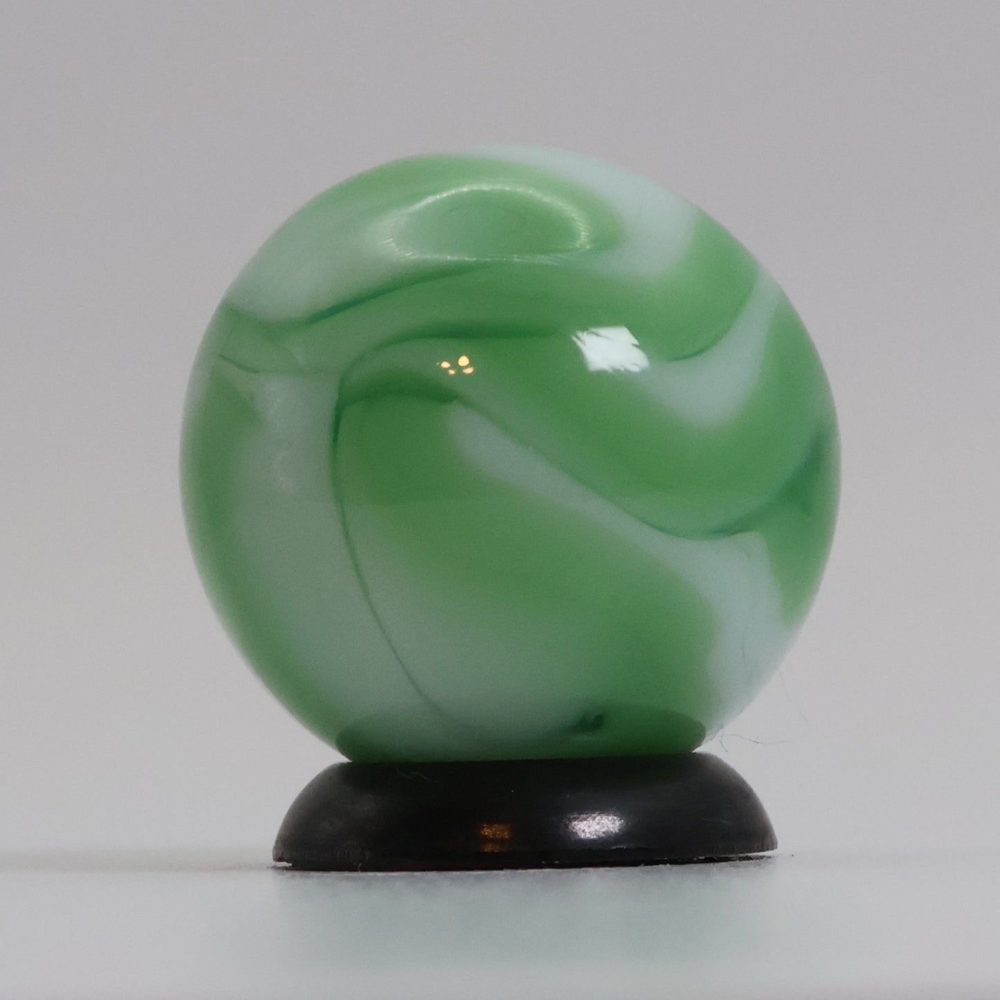 11/16" Swirl marble Green & White MINT