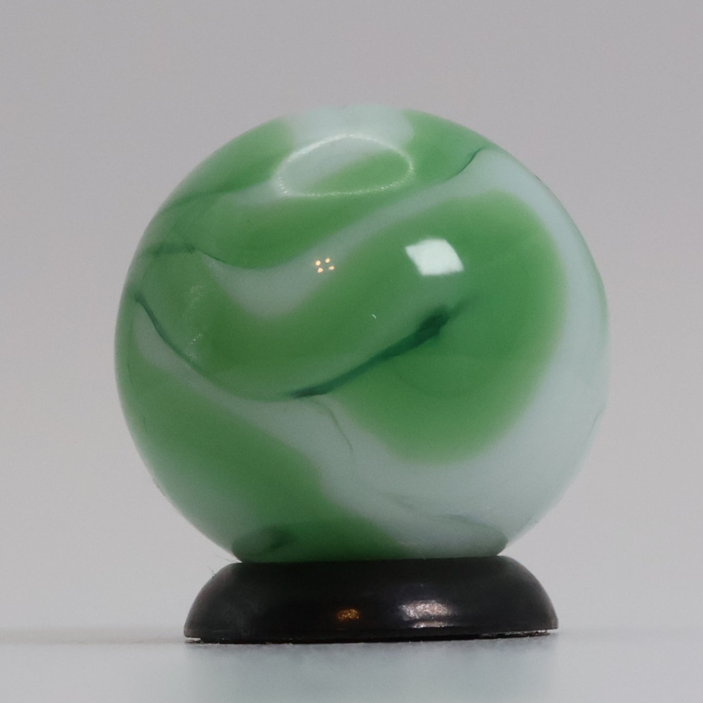 11/16" Swirl marble Green & White MINT