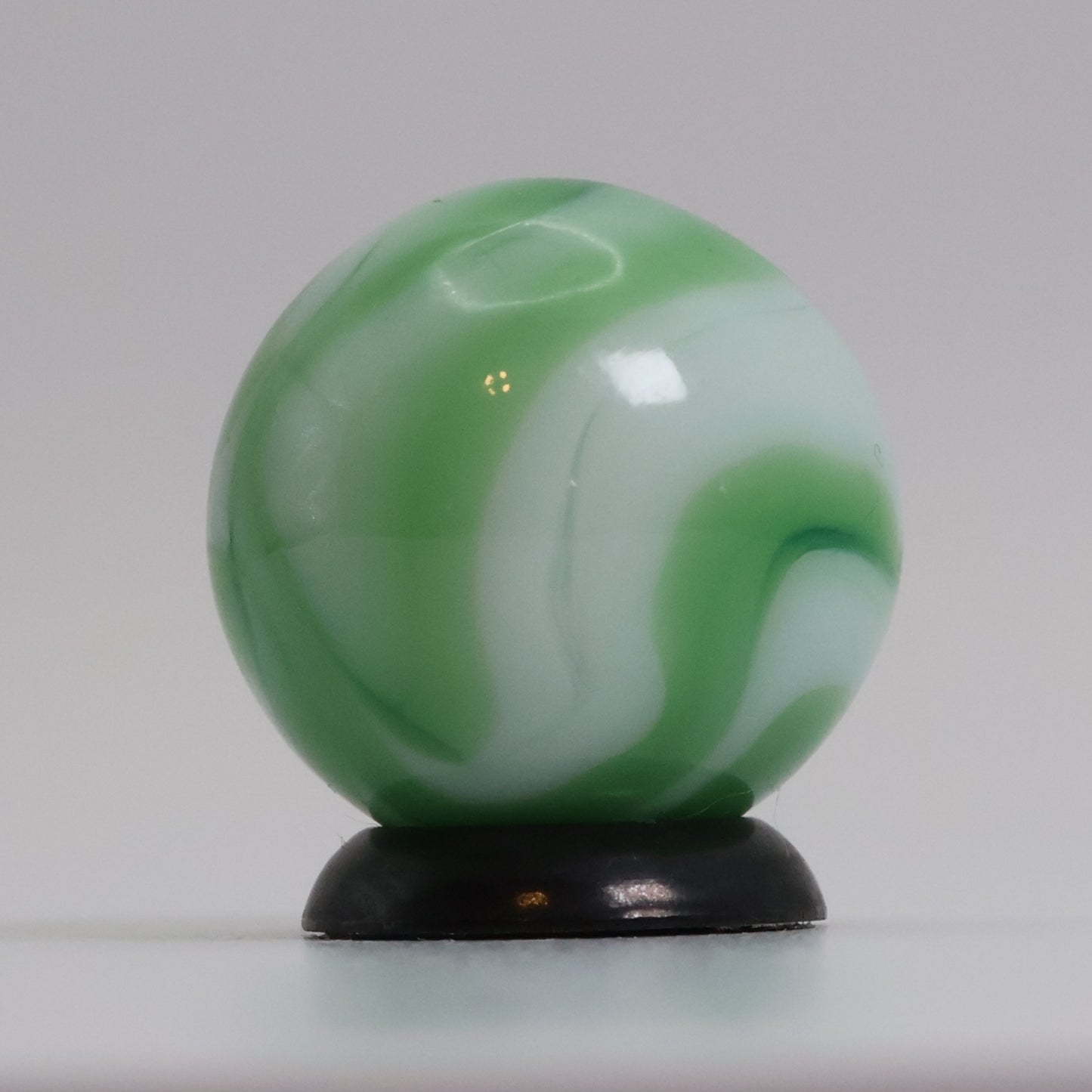 11/16" Swirl marble Green & White MINT