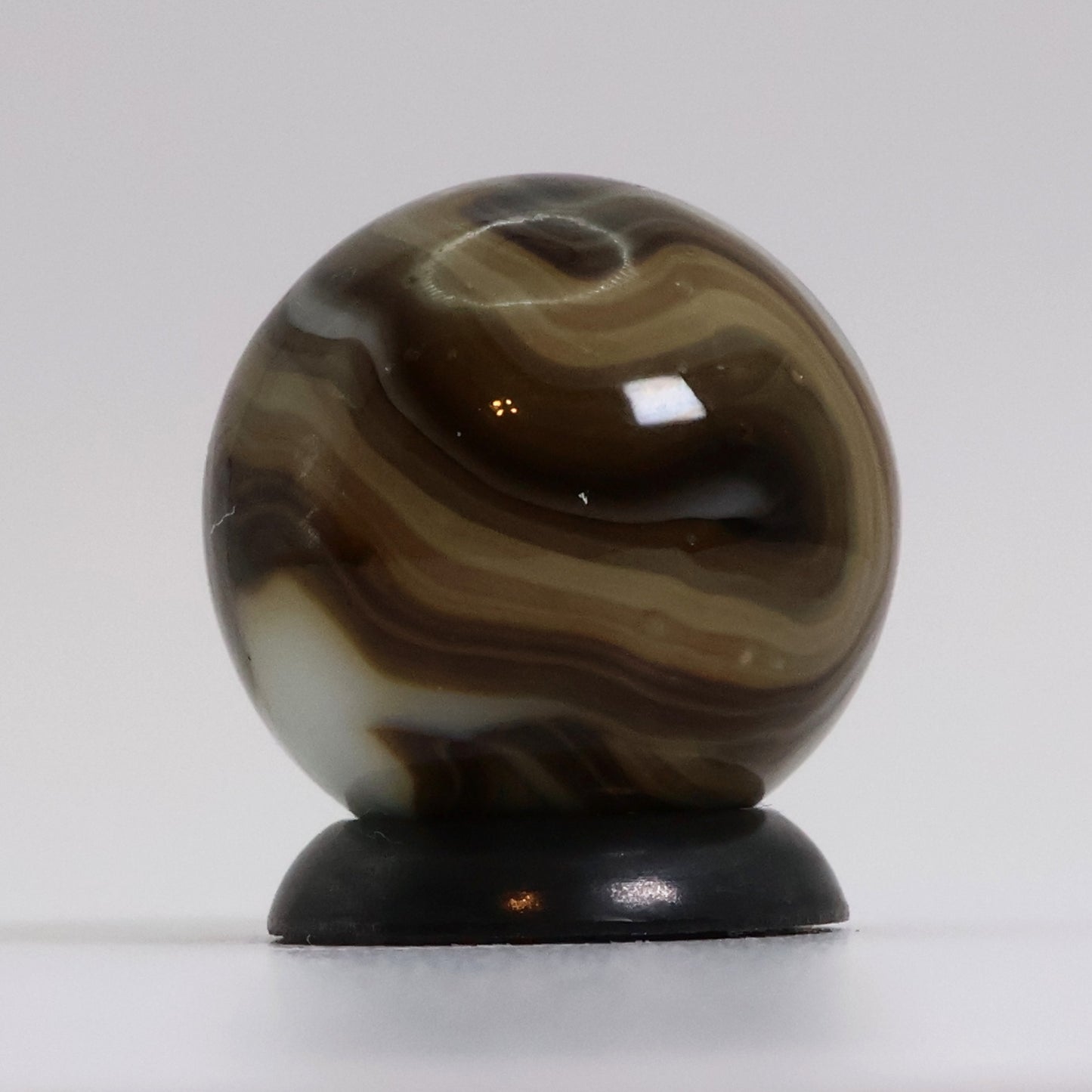 5/8" Swirl Marble Busy Pattern White & Brown NM+