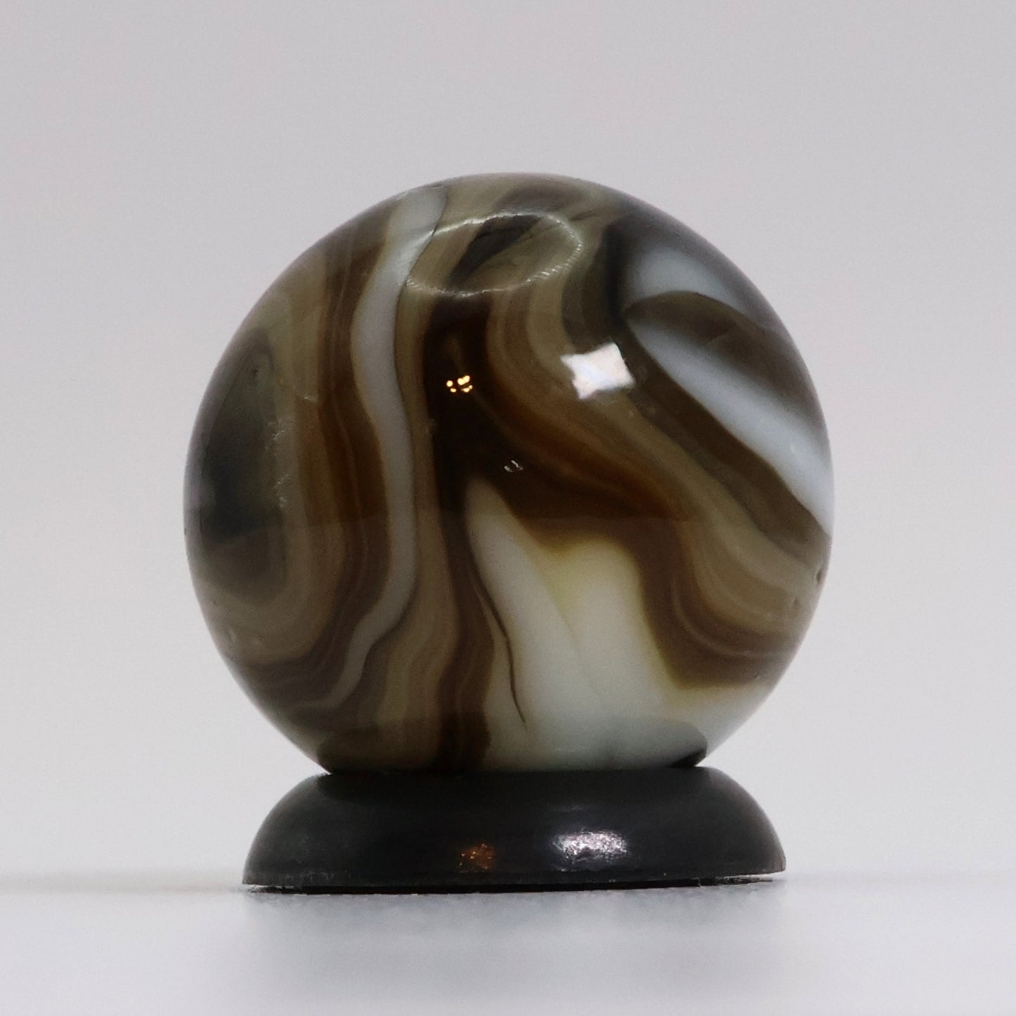 5/8" Swirl Marble Busy Pattern White & Brown NM+