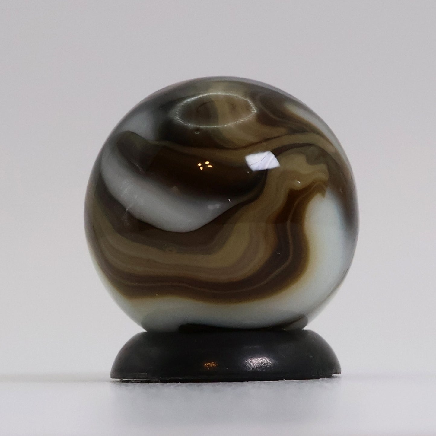 5/8" Swirl Marble Busy Pattern White & Brown NM+