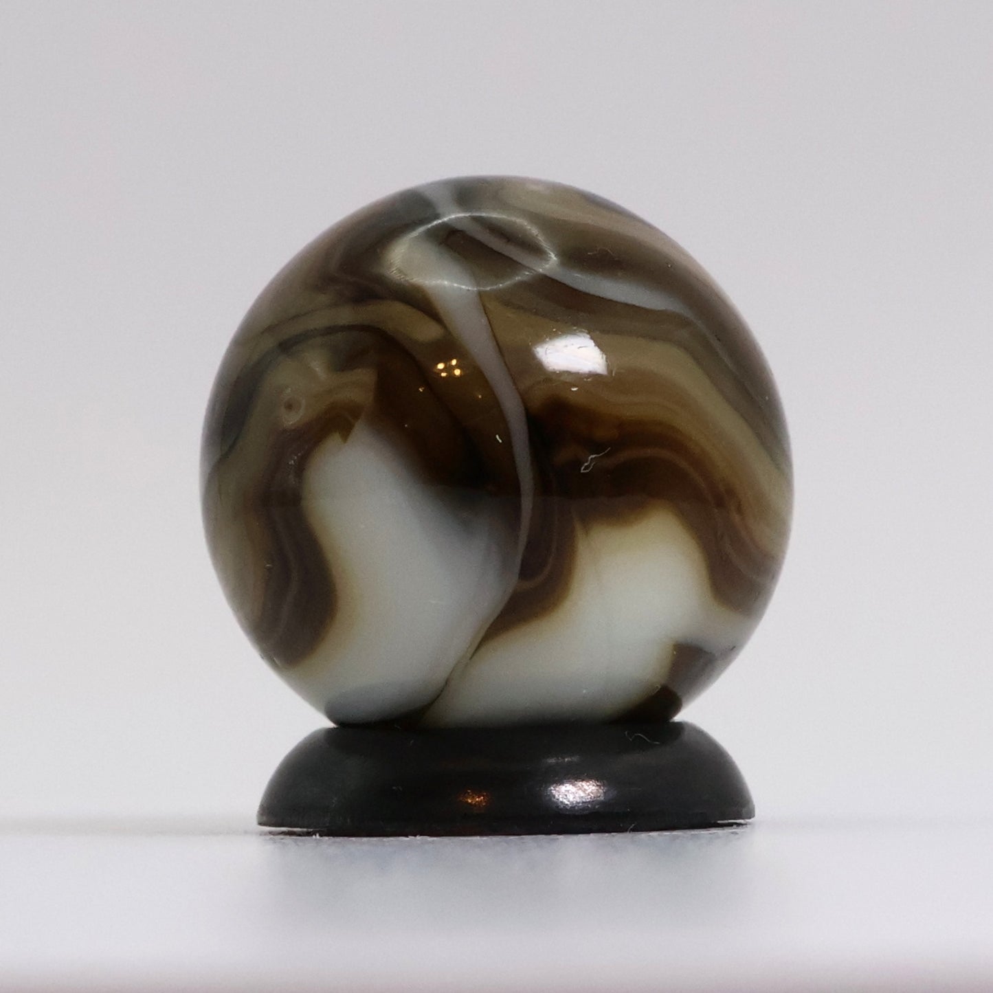 5/8" Swirl Marble Busy Pattern White & Brown NM+