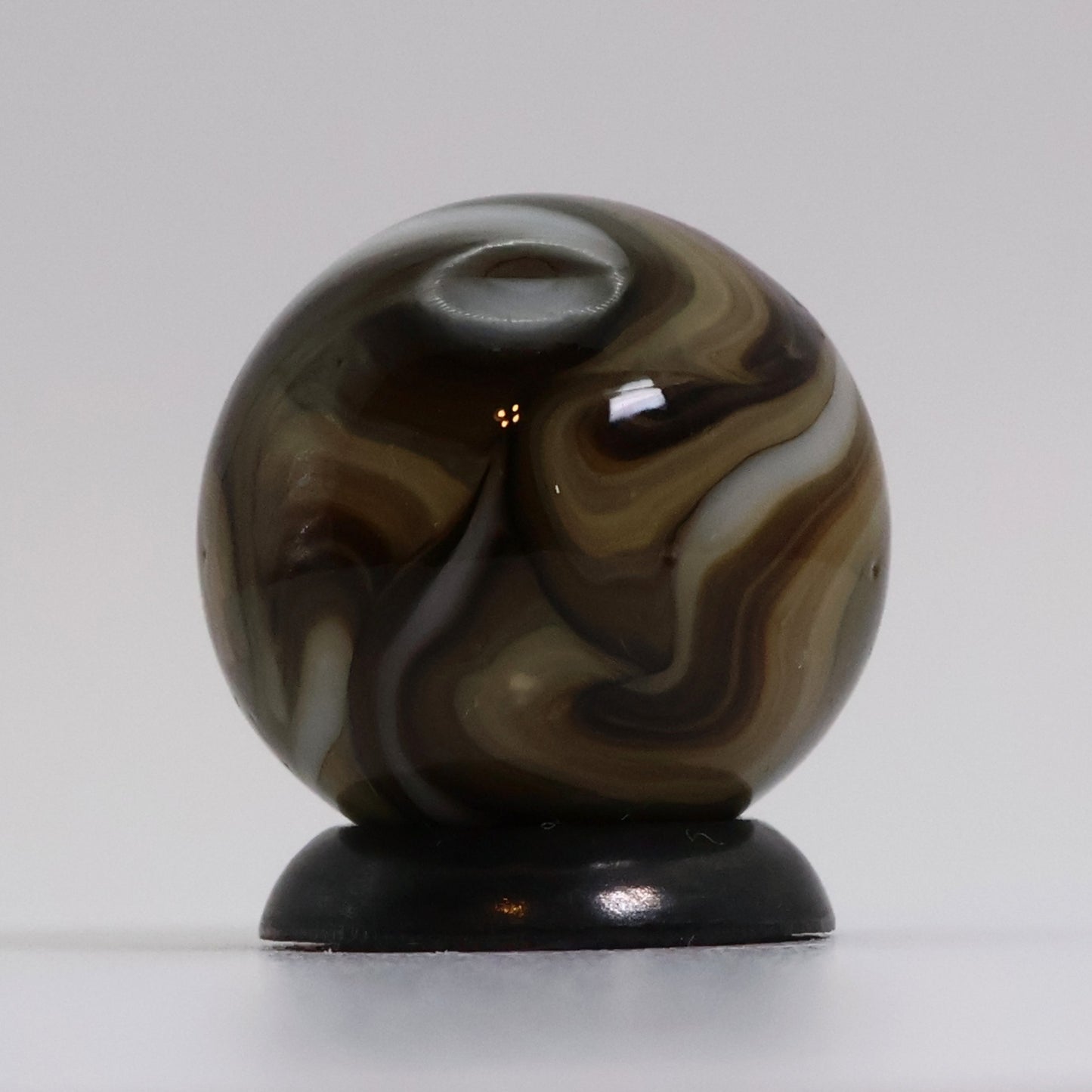 5/8" Swirl Marble Busy Pattern White & Brown NM+