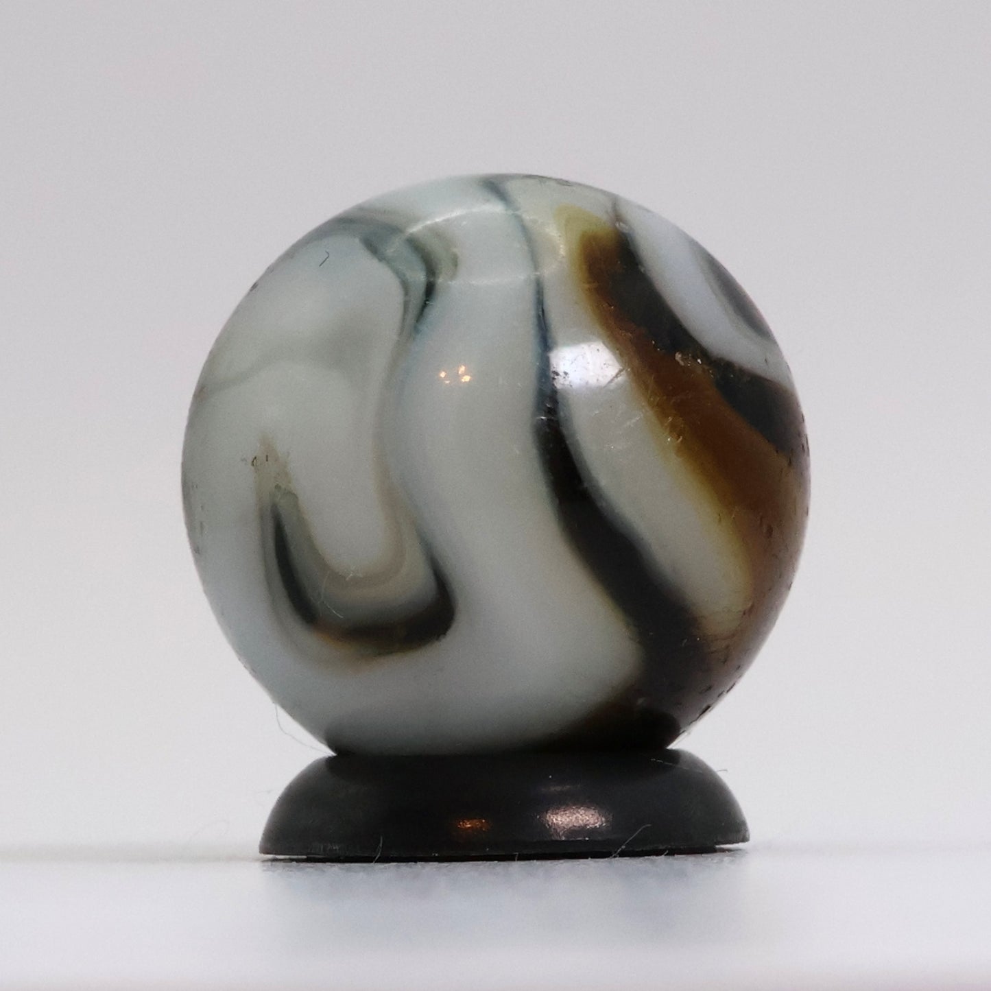 5/8" Translucent Swirl Marble Brown & White NM-