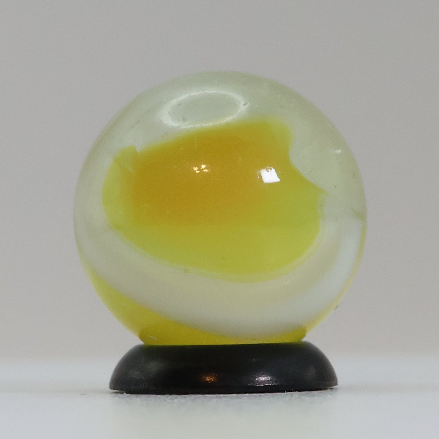 11/16" Peliter Rainbo Clear Based Marble Yellow & White M-