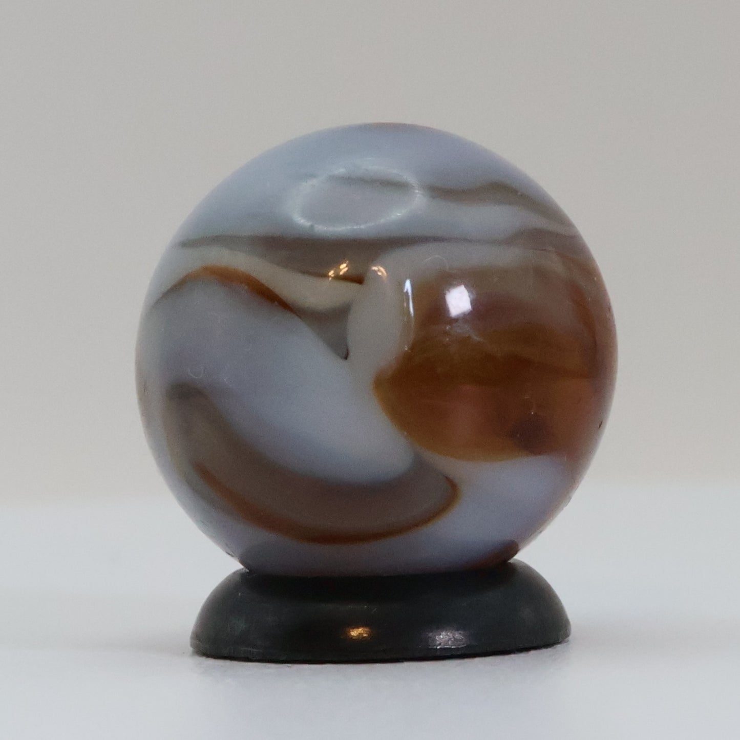 5/8" Swirl Marble Translucent Amber & White Ribbons NM+