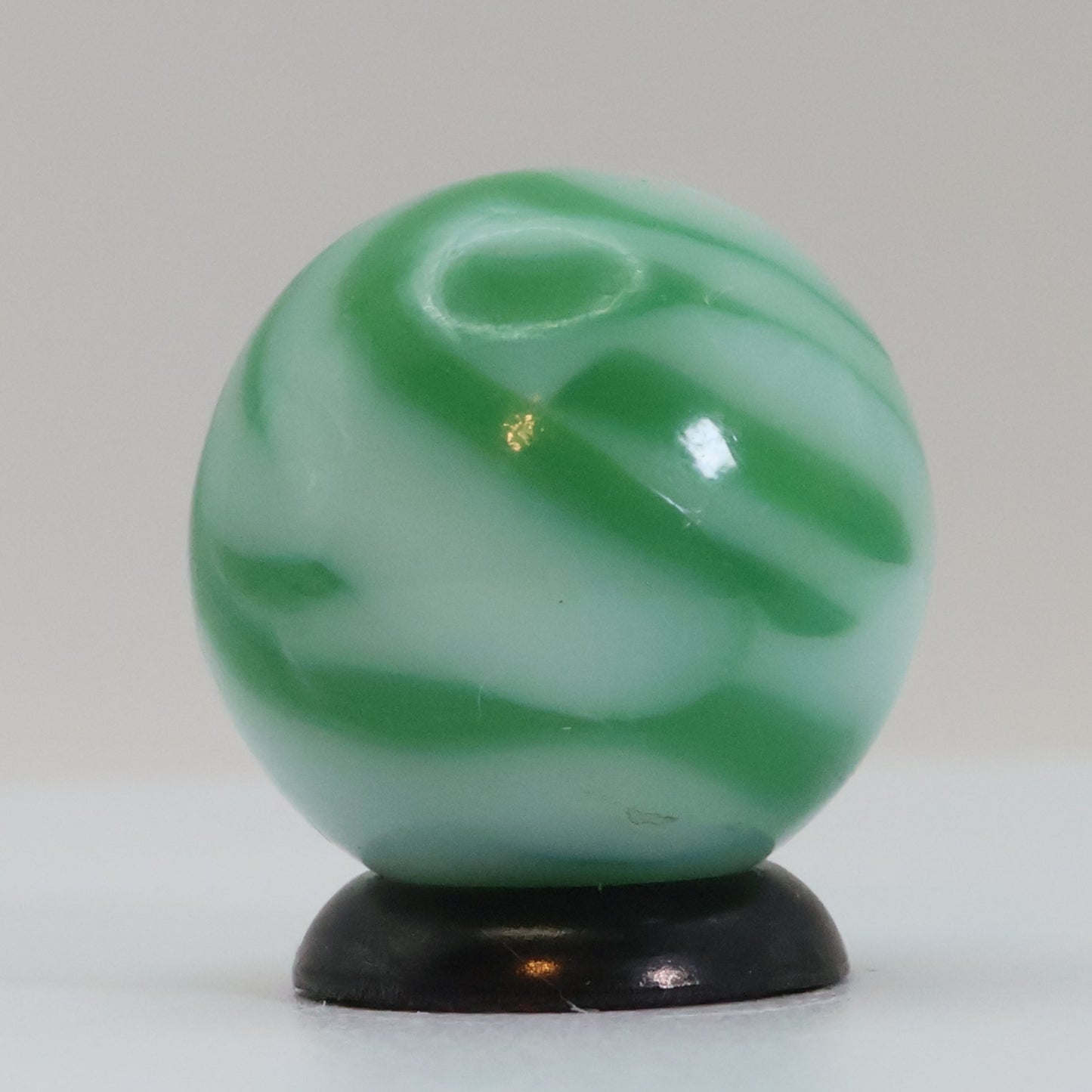11/16" Swirl Marble Green & White Alley? NM