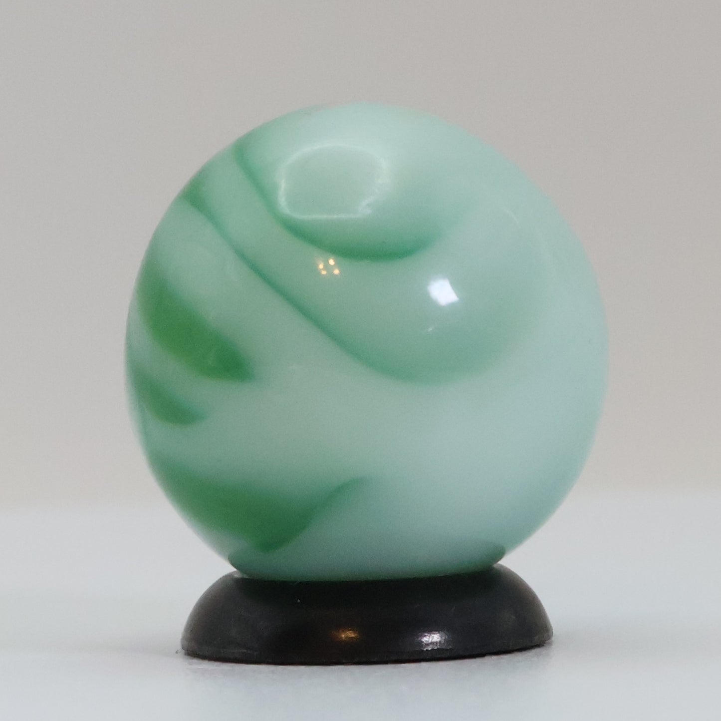 11/16" Swirl Marble Green & White Alley? NM