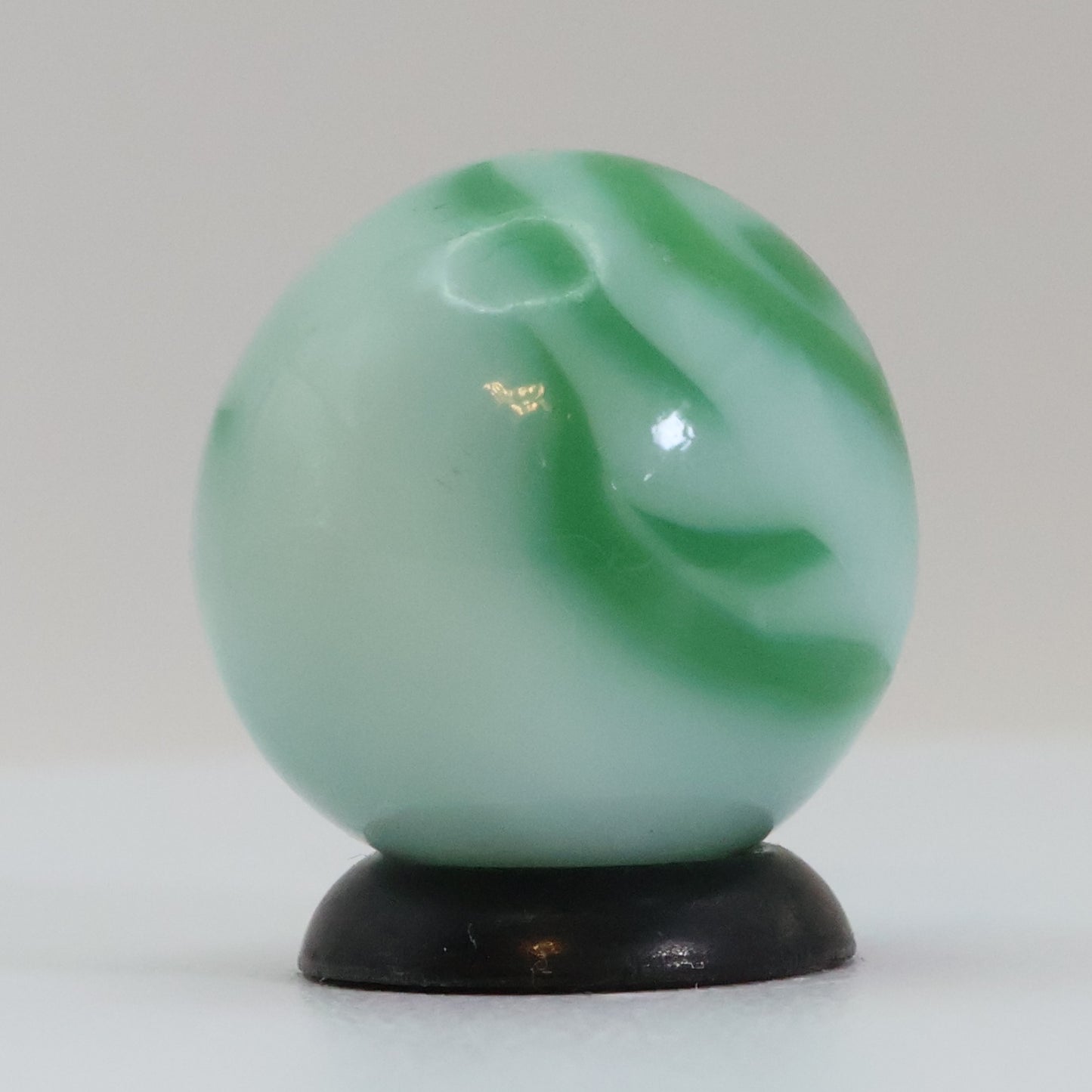 11/16" Swirl Marble Green & White Alley? NM