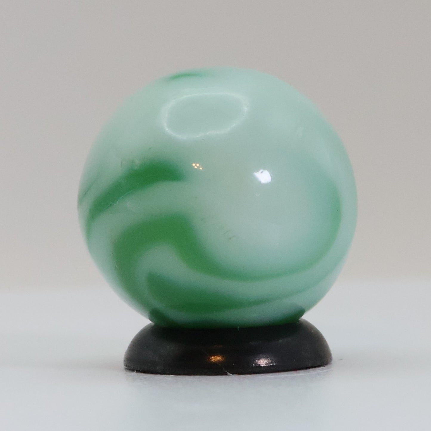 11/16" Swirl Marble Green & White Alley? NM