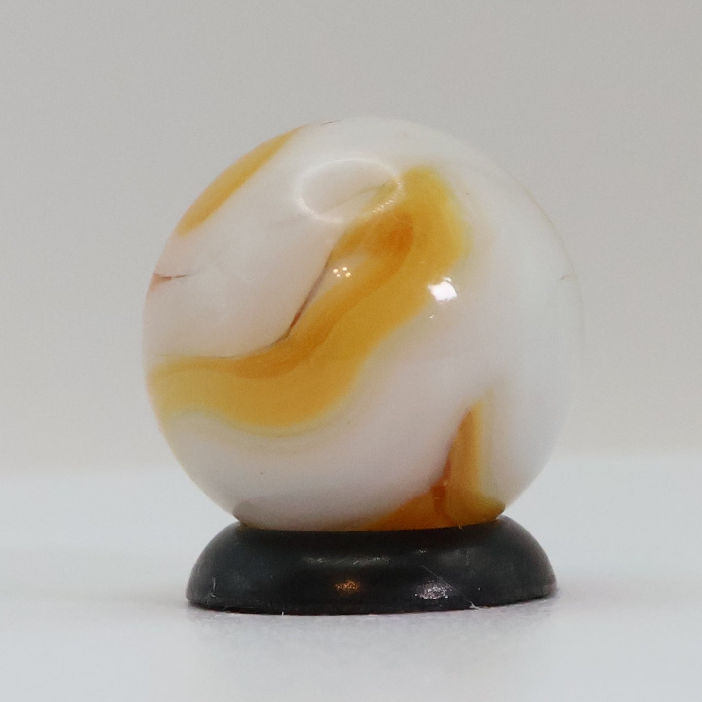 5/8" Swirl Marble Butterscotch & White NM+