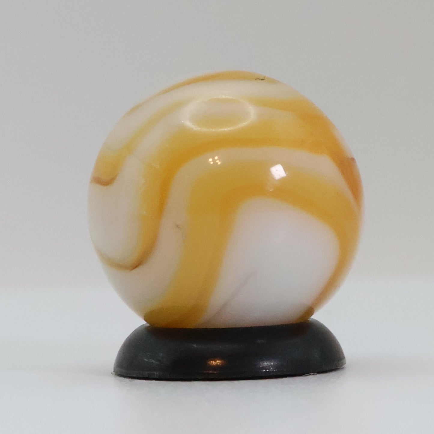 5/8" Swirl Marble Butterscotch & White NM+