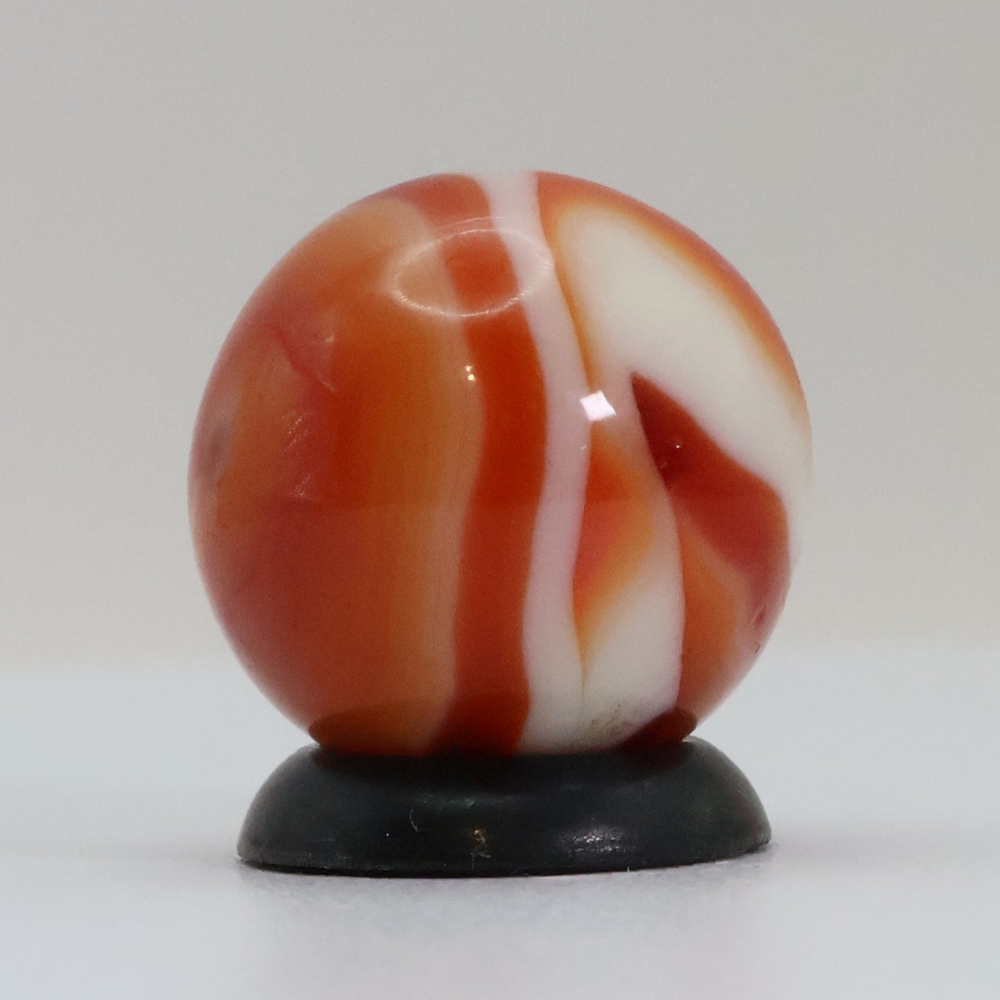 5/8" Swirl Marble Red & White NM+