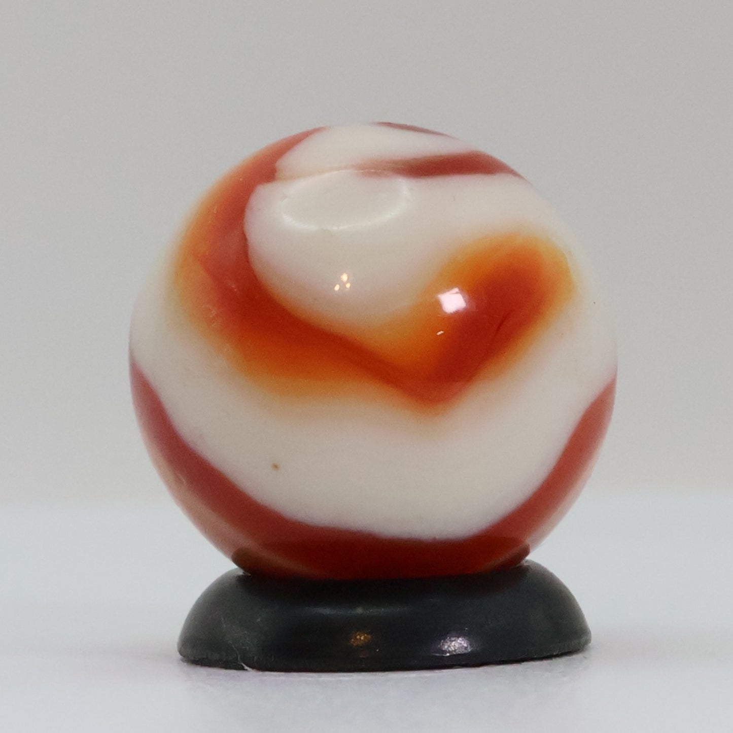 5/8" Swirl Marble Red & White NM+