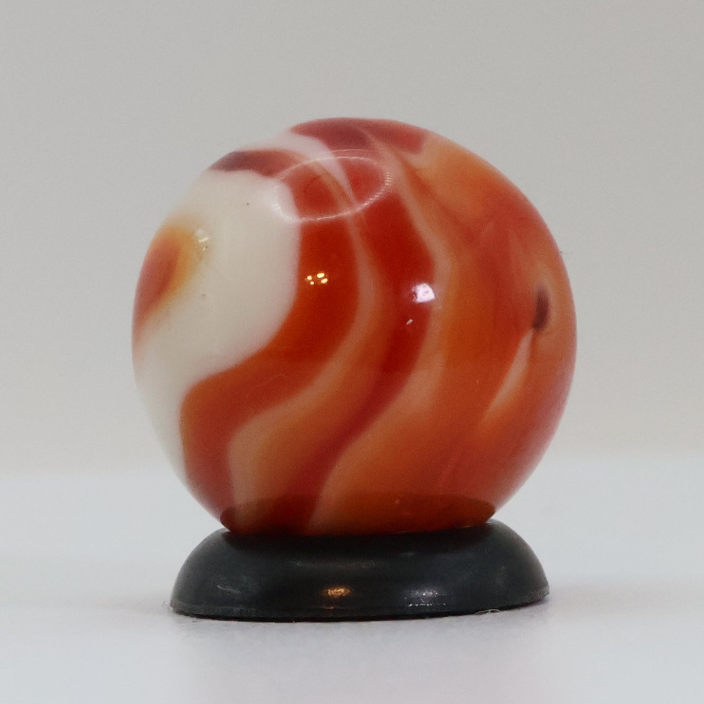 5/8" Swirl Marble Red & White NM+