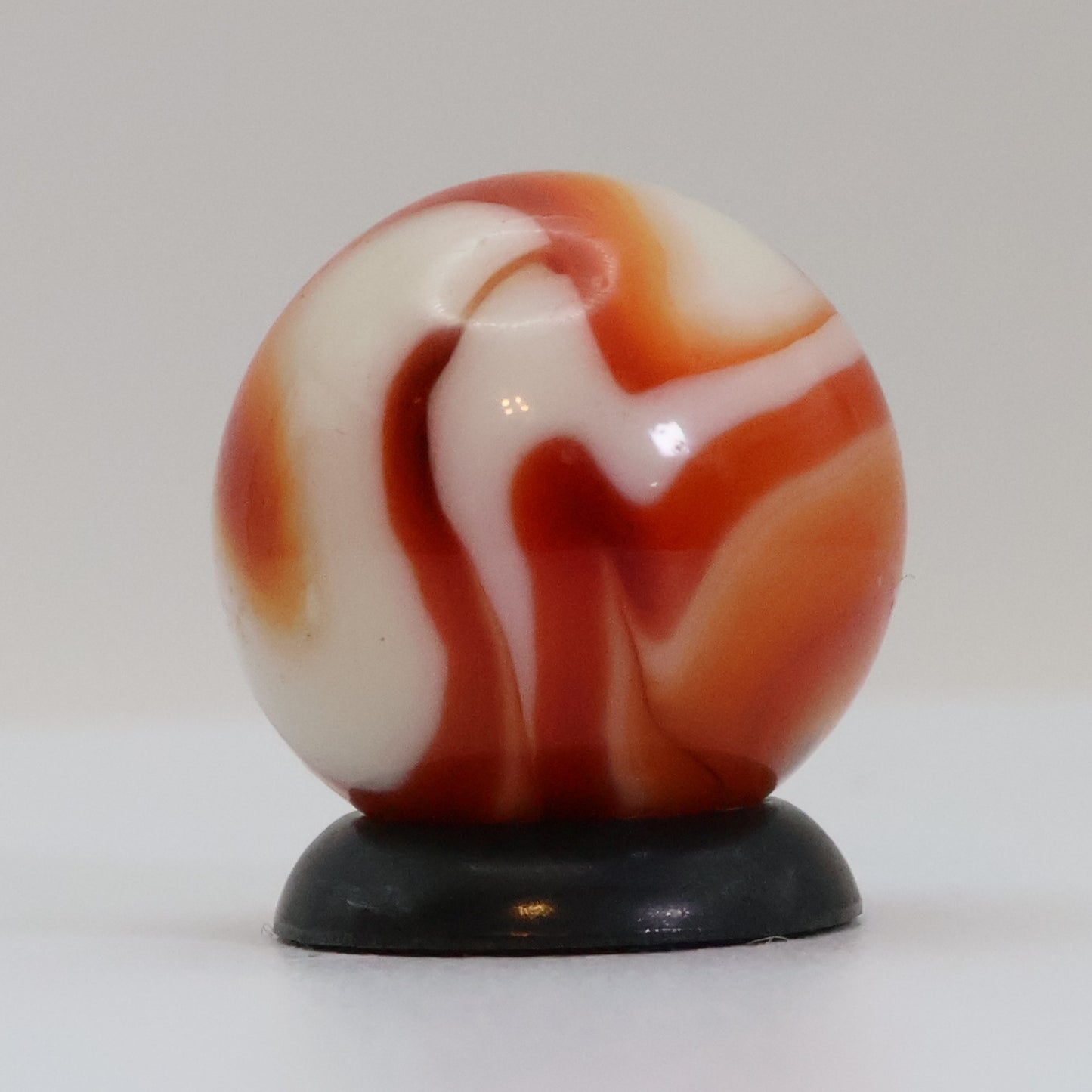 5/8" Swirl Marble Red & White NM+