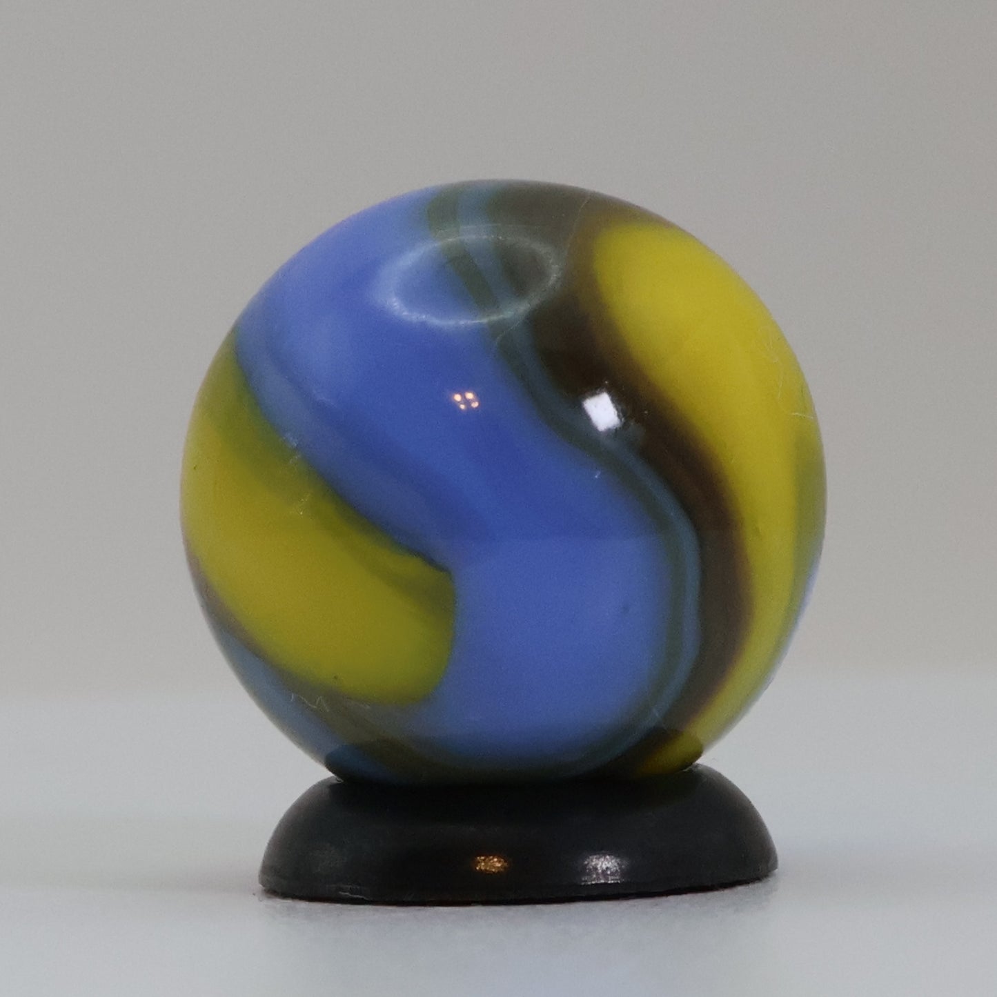 5/8" Akro Agate Special Corkscrew Blue Yellow Tan NM++