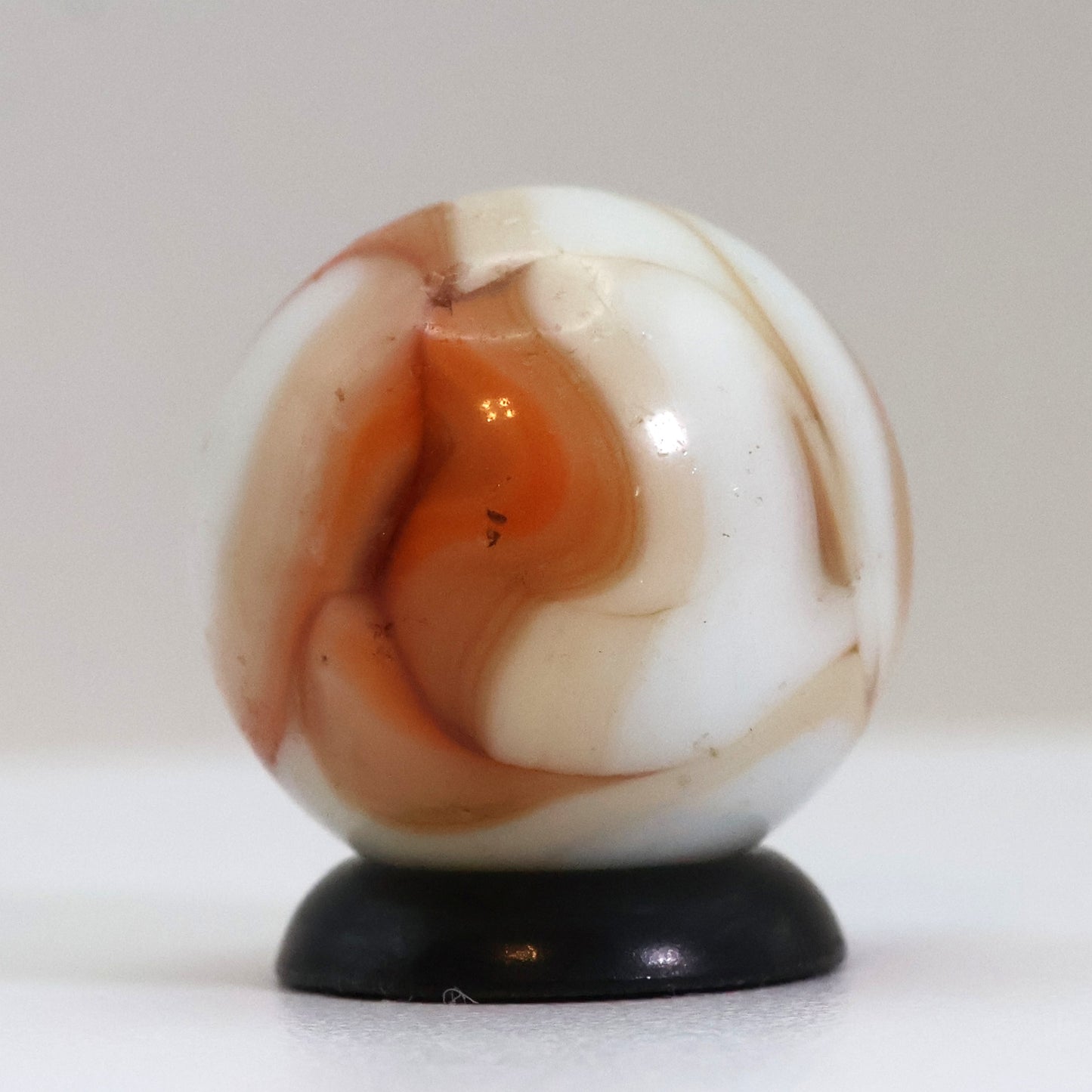 5/8" Swirl marble Peach Tan & White NM