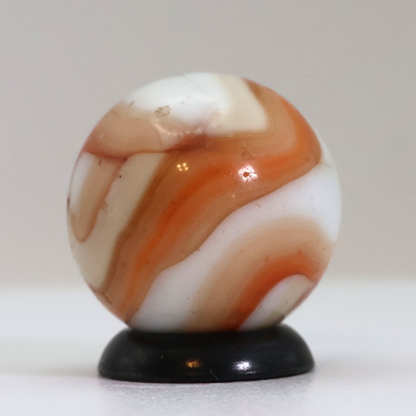 5/8" Swirl marble Peach Tan & White NM
