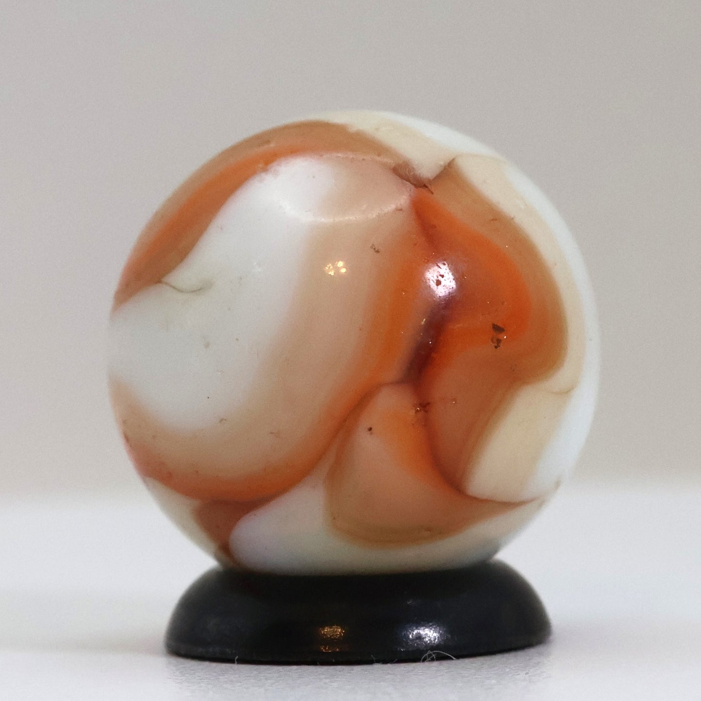 5/8" Swirl marble Peach Tan & White NM