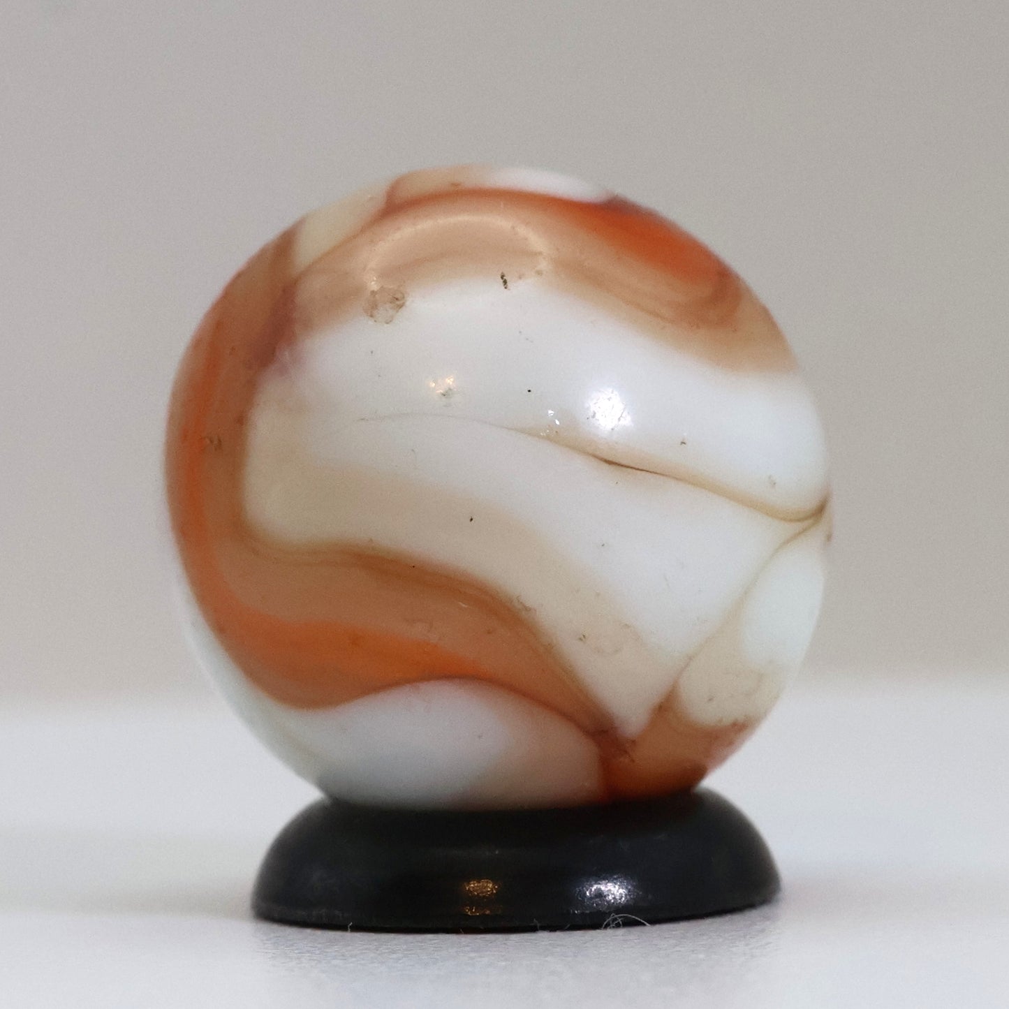 5/8" Swirl marble Peach Tan & White NM