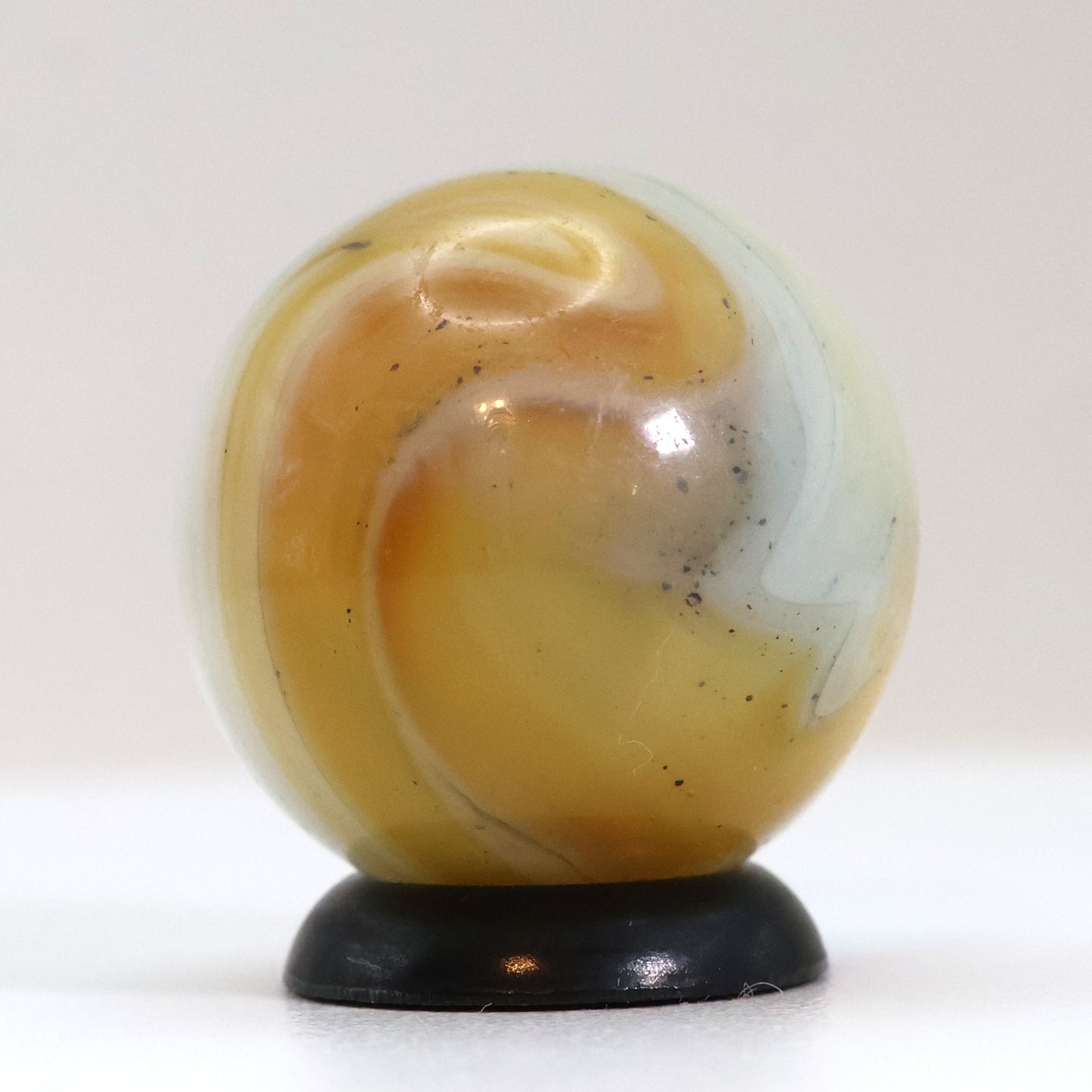 11/16" Swirl Marble Butterscotch & Cream M-