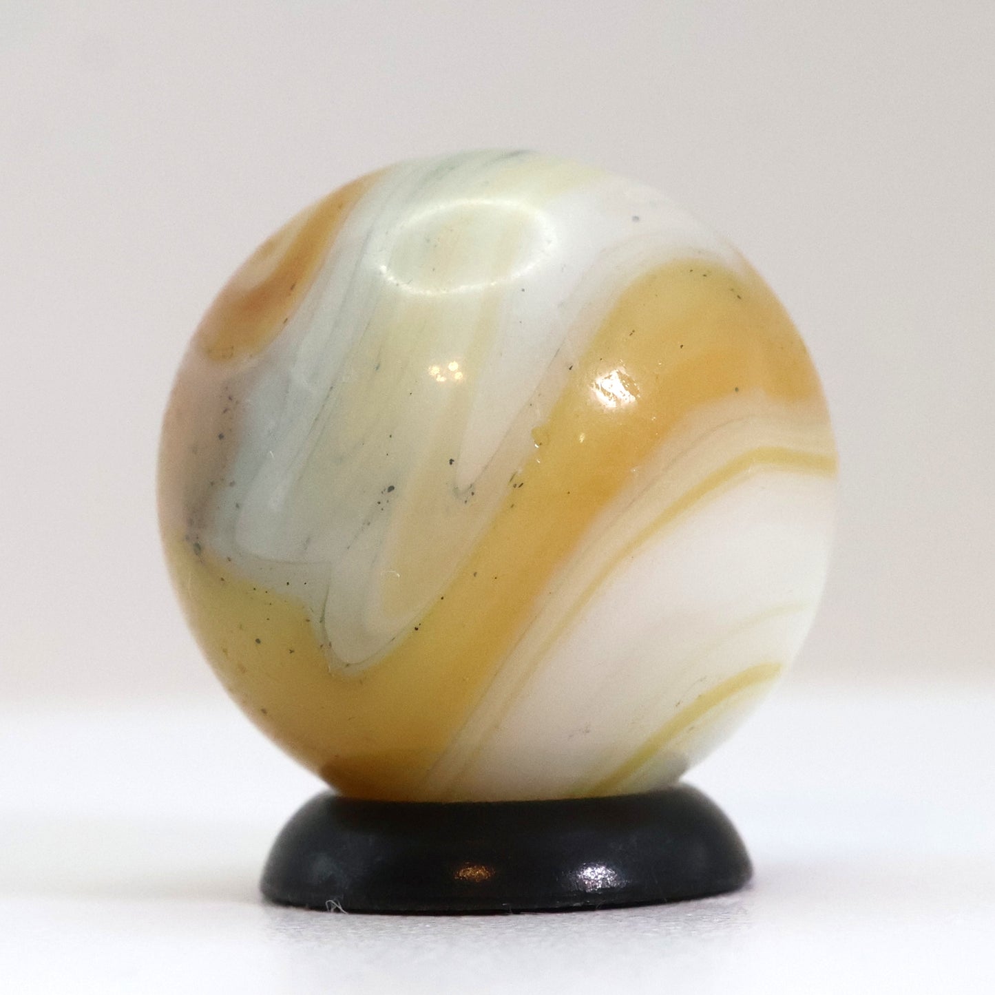 11/16" Swirl Marble Butterscotch & Cream M-