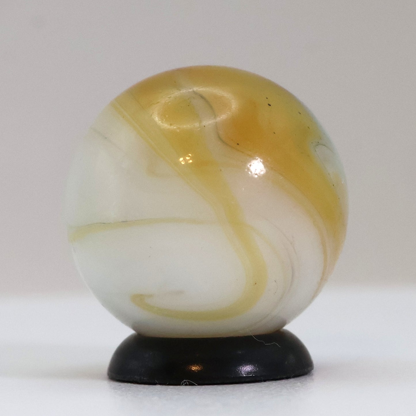 11/16" Swirl Marble Butterscotch & Cream M-