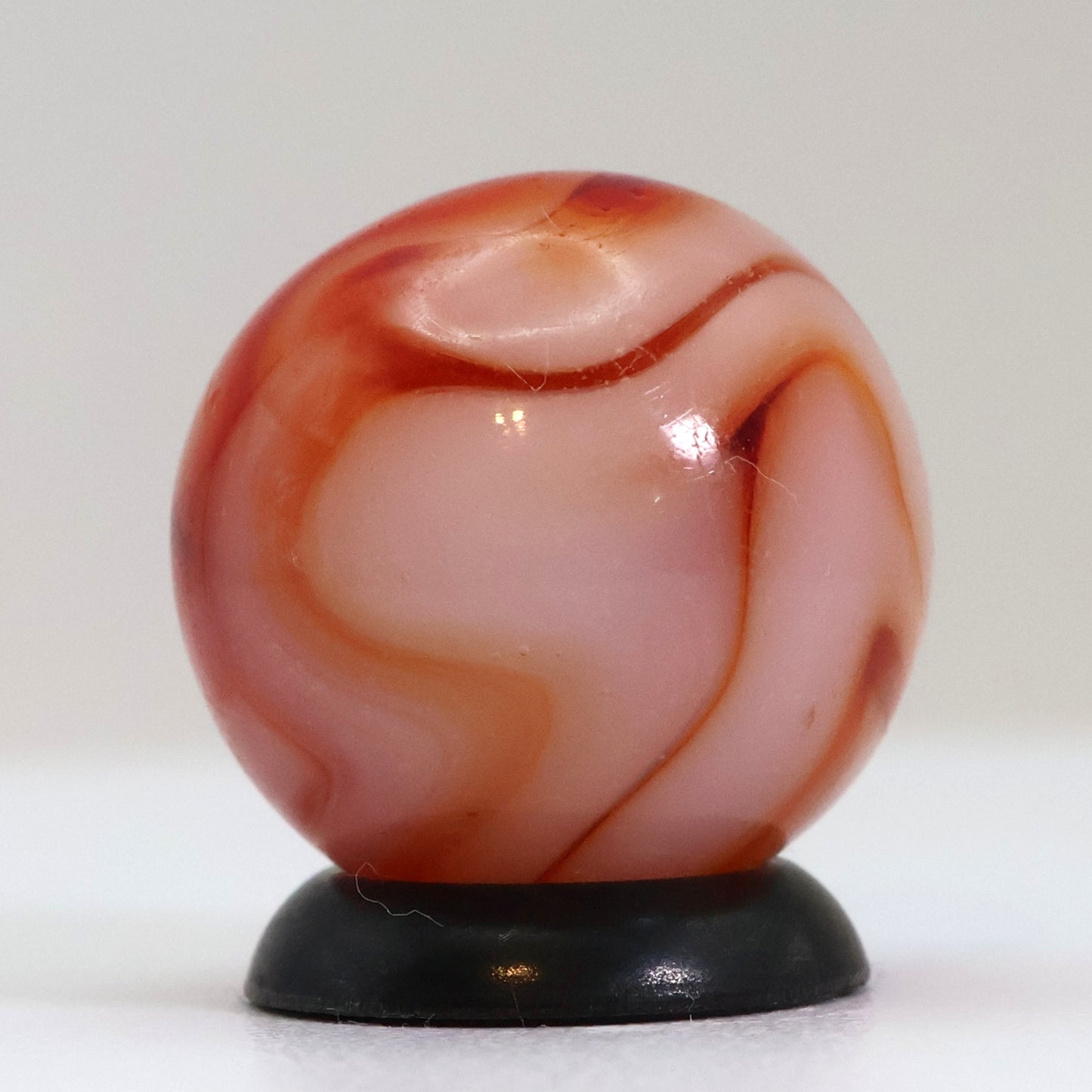 5/8" Swirl Marble Red & White NM+