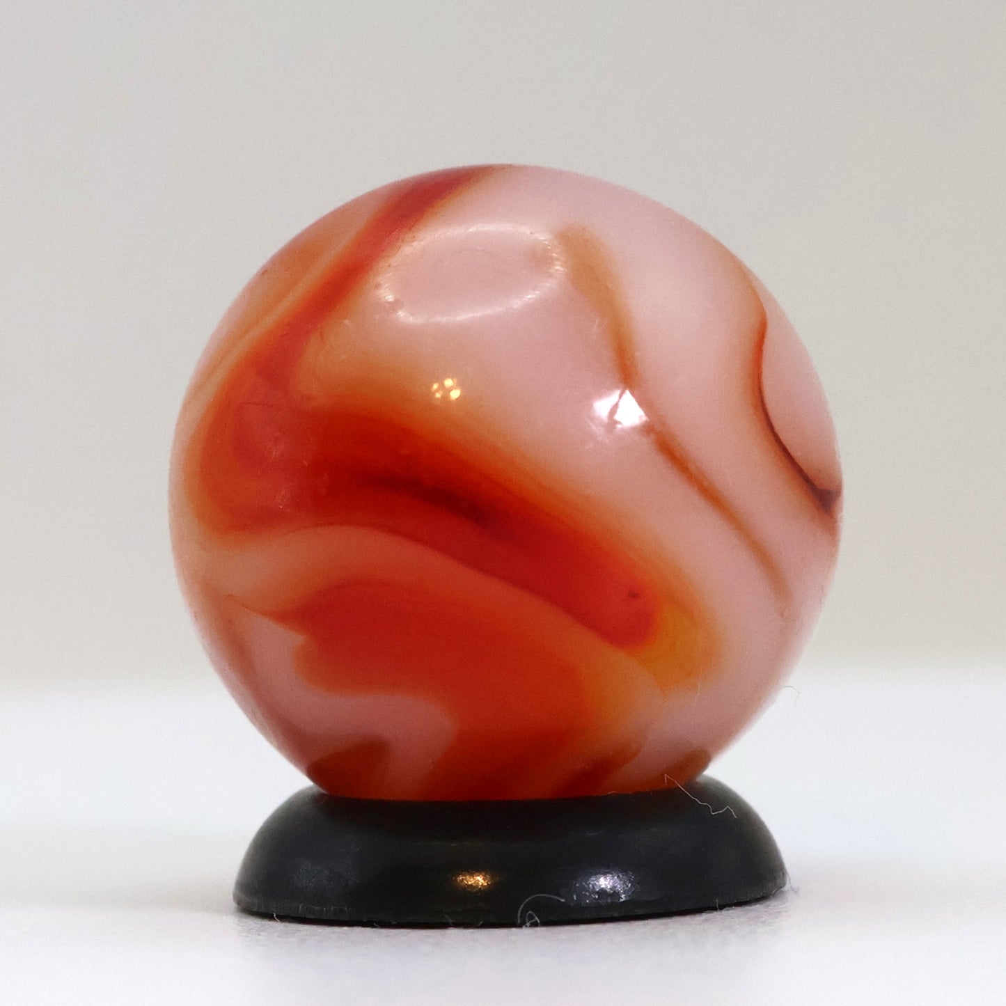 5/8" Swirl Marble Red & White NM+