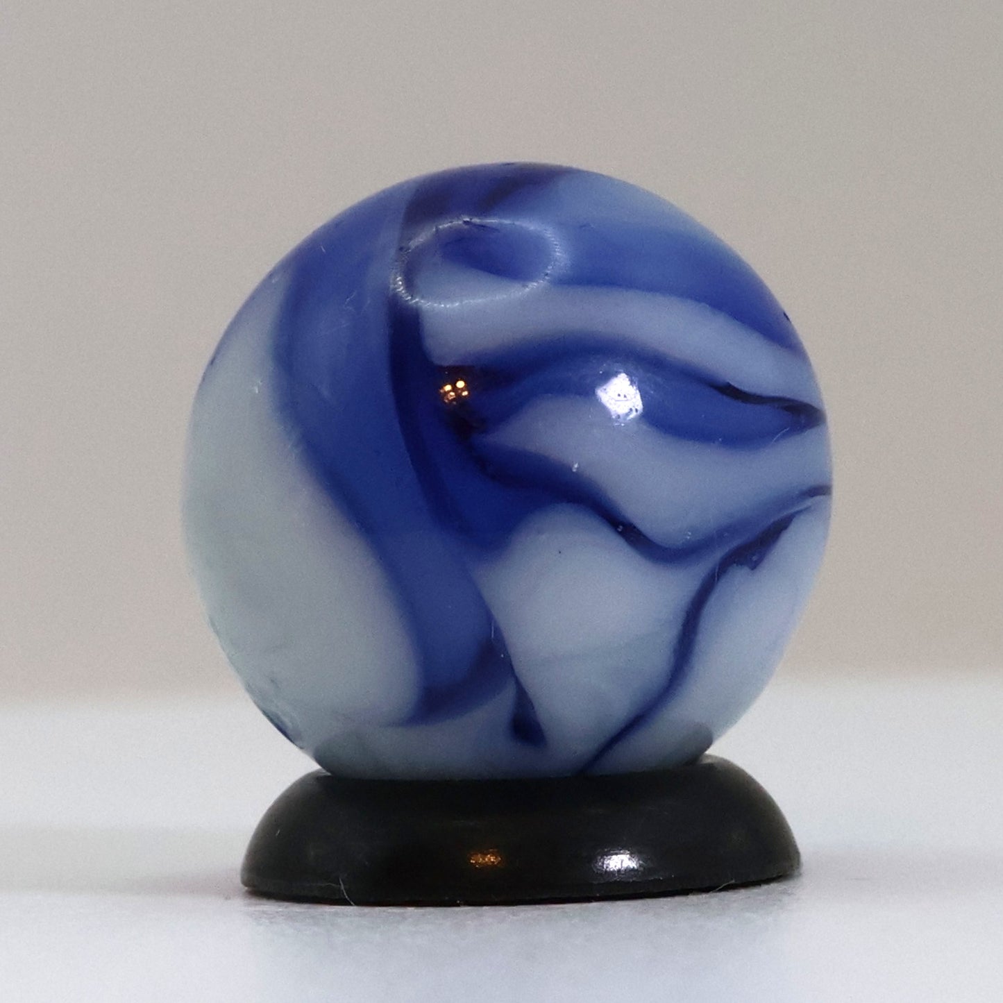 5/8" Swirl Marble Alley? Blue & White NM