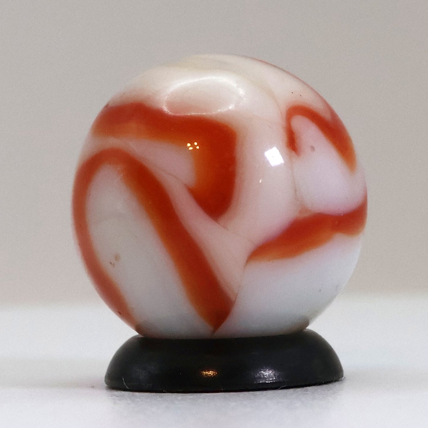 5/8" Swirl Marble White & Orange NM+