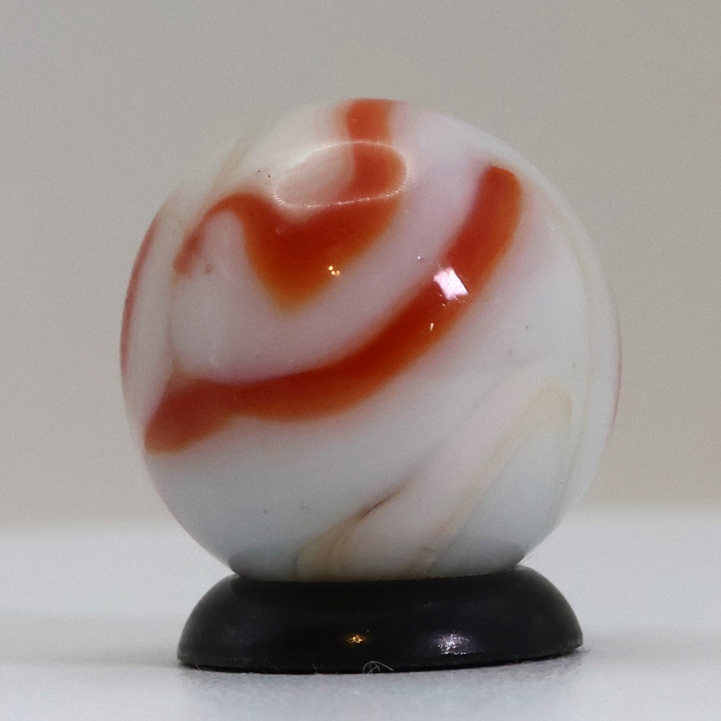 5/8" Swirl Marble White & Orange NM+