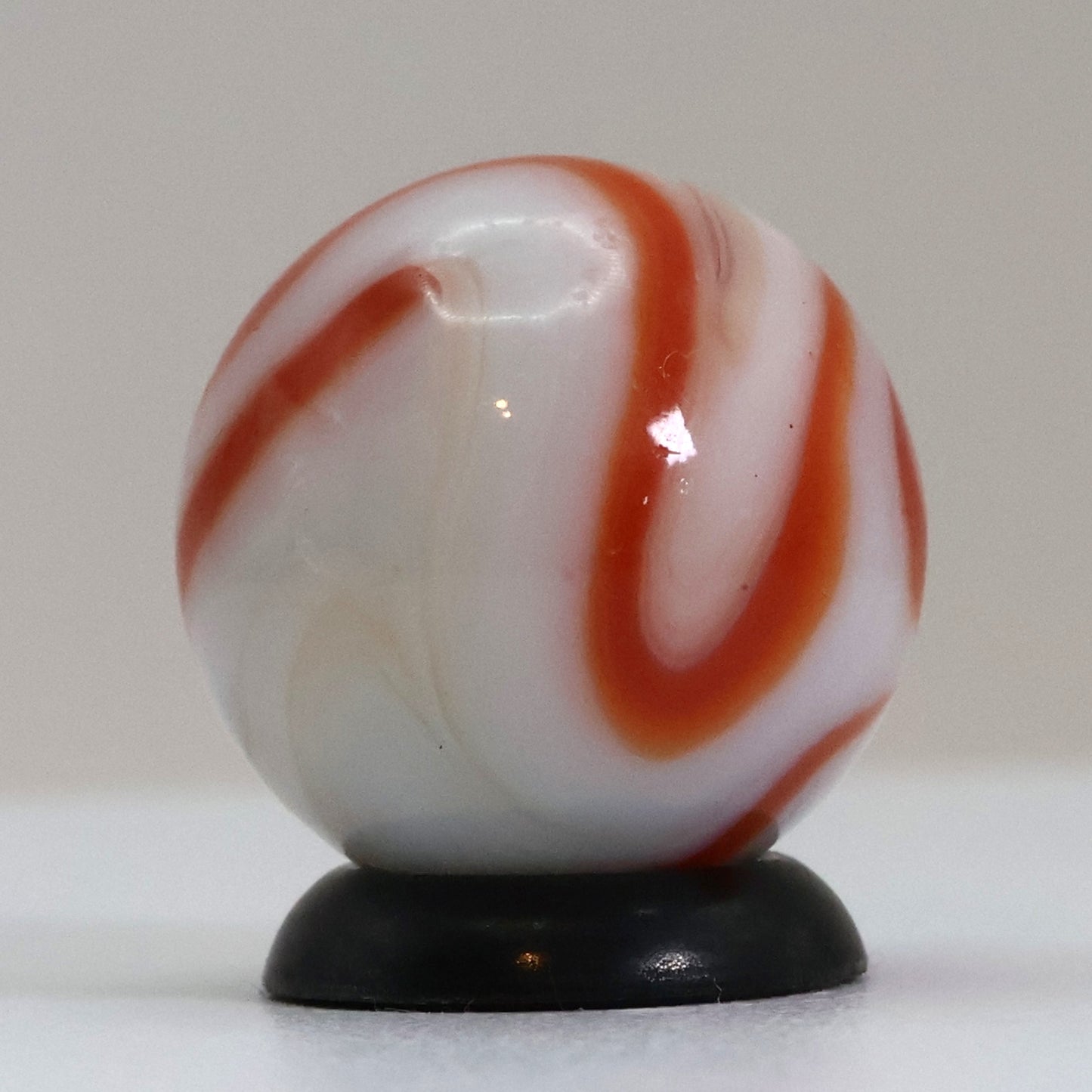 5/8" Swirl Marble White & Orange NM+