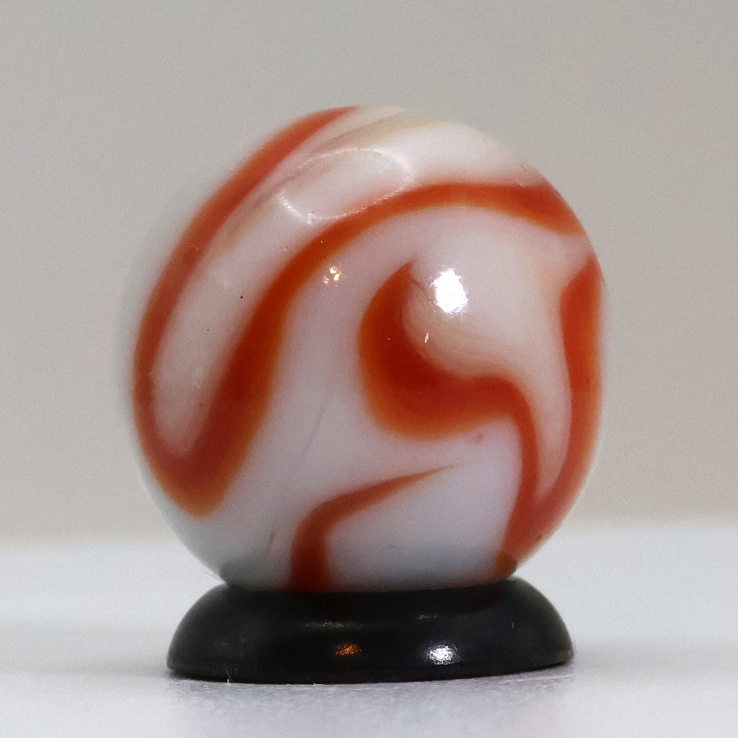 5/8" Swirl Marble White & Orange NM+