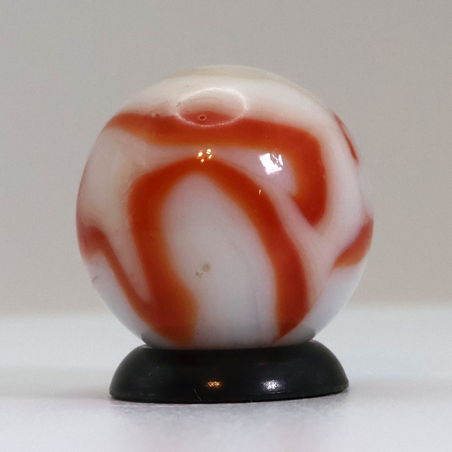 5/8" Swirl Marble White & Orange NM+