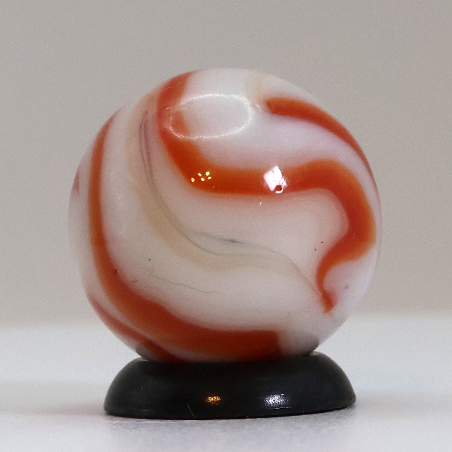 5/8" Swirl Marble White & Orange NM+