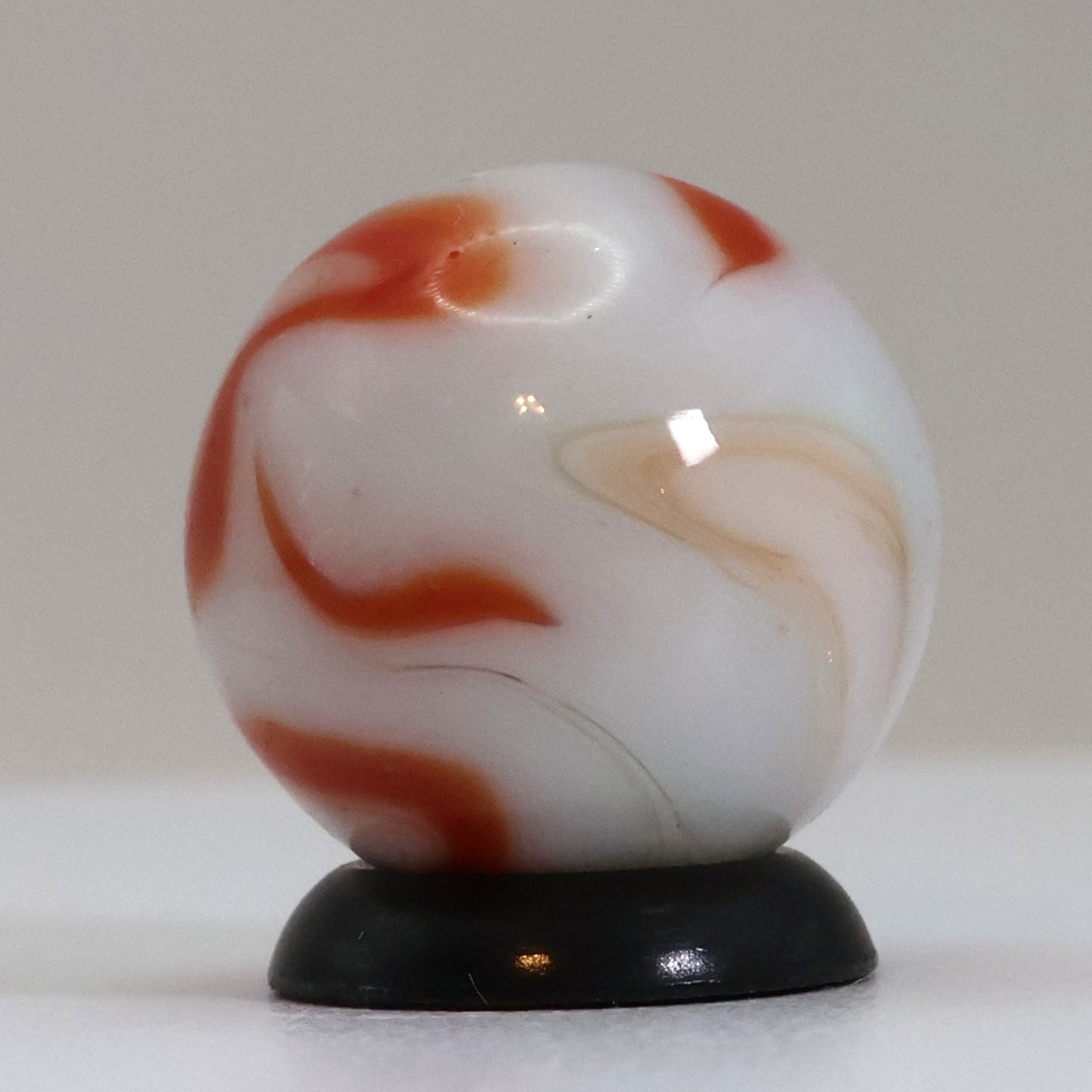 5/8" Swirl Marble White & Orange NM+