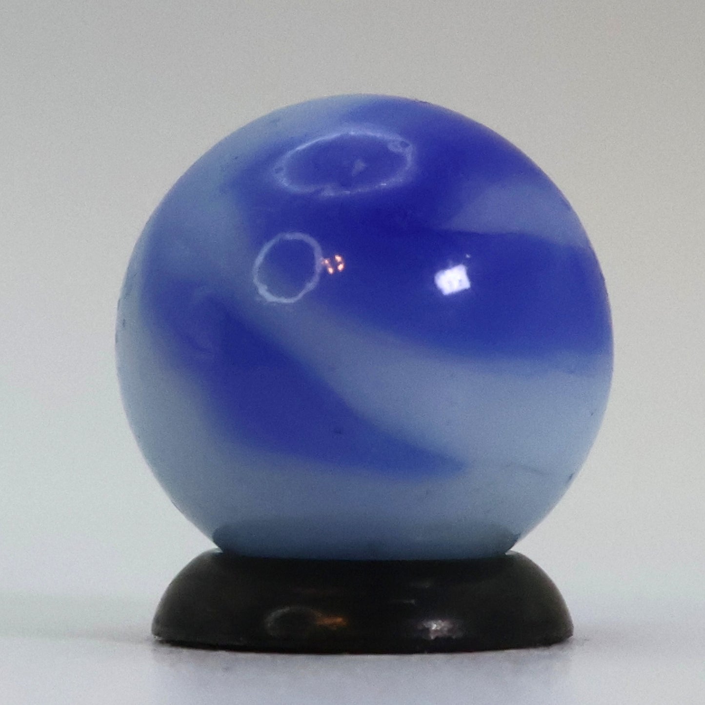 5/8" Swirl Marble Blue & White NM+