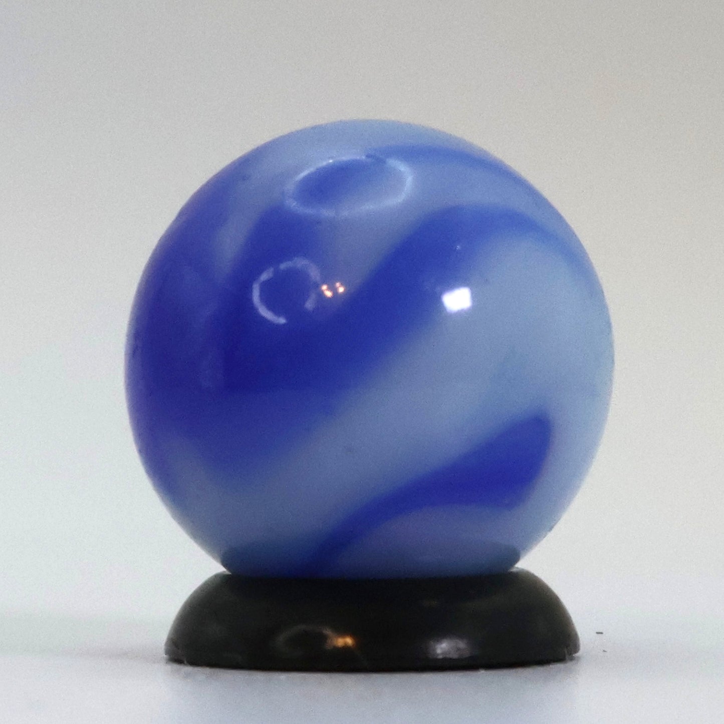 5/8" Swirl Marble Blue & White NM+