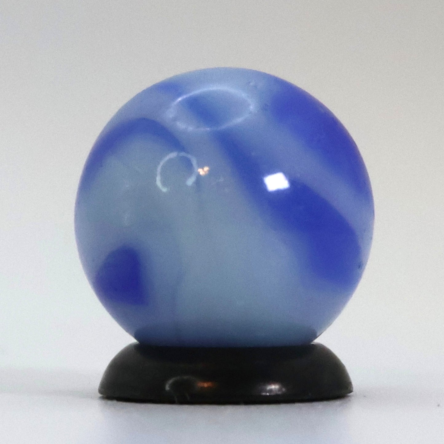 5/8" Swirl Marble Blue & White NM+
