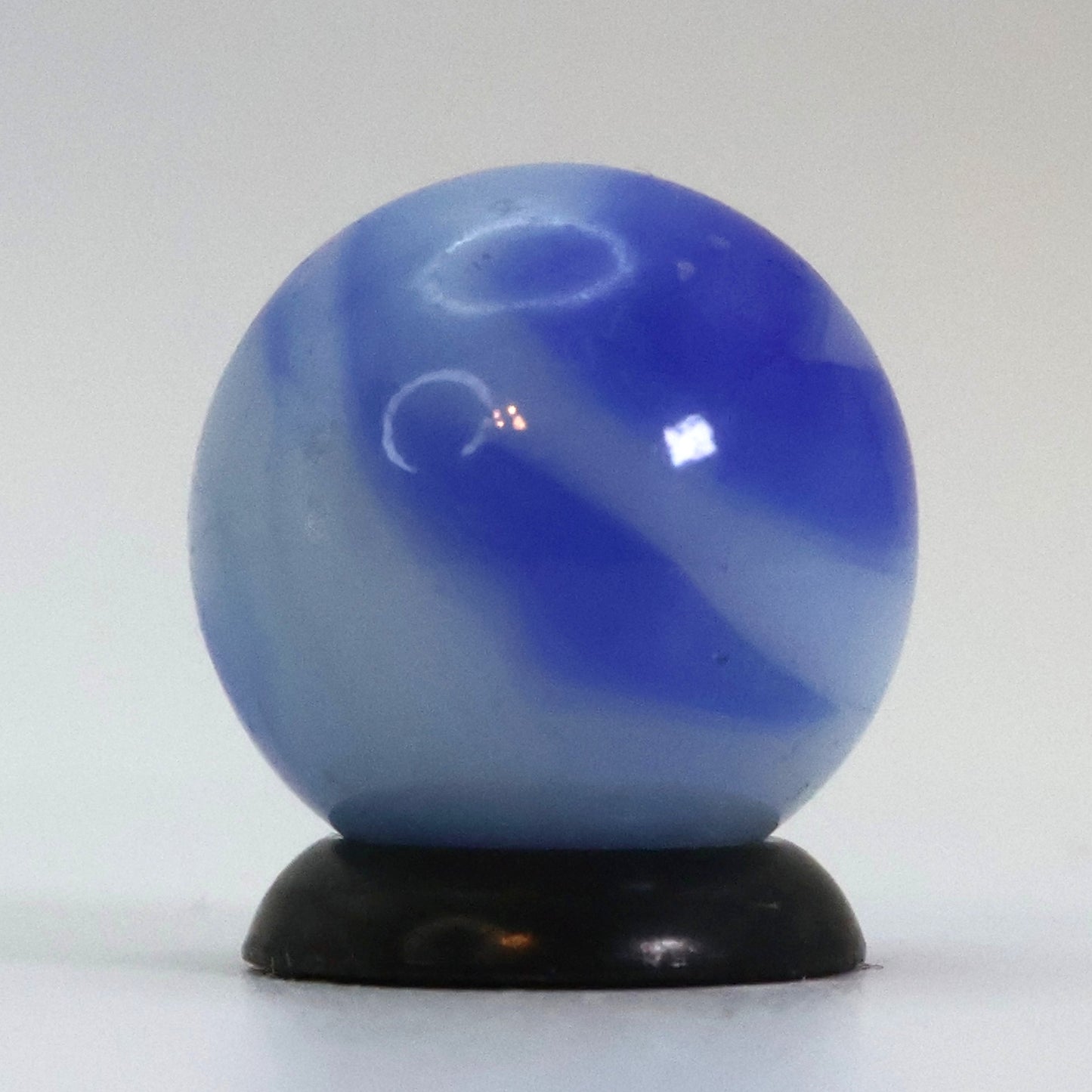 5/8" Swirl Marble Blue & White NM+