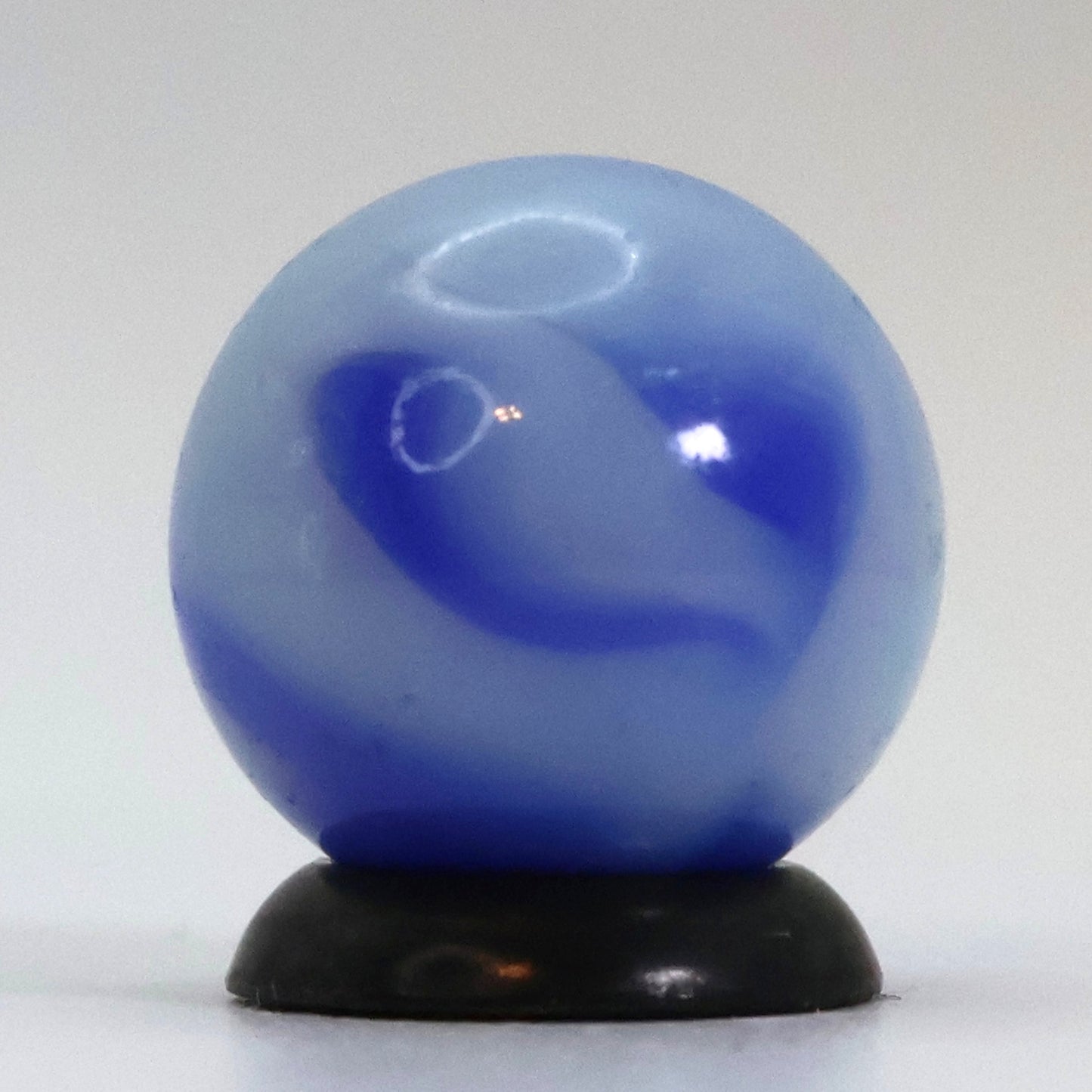 5/8" Swirl Marble Blue & White NM+