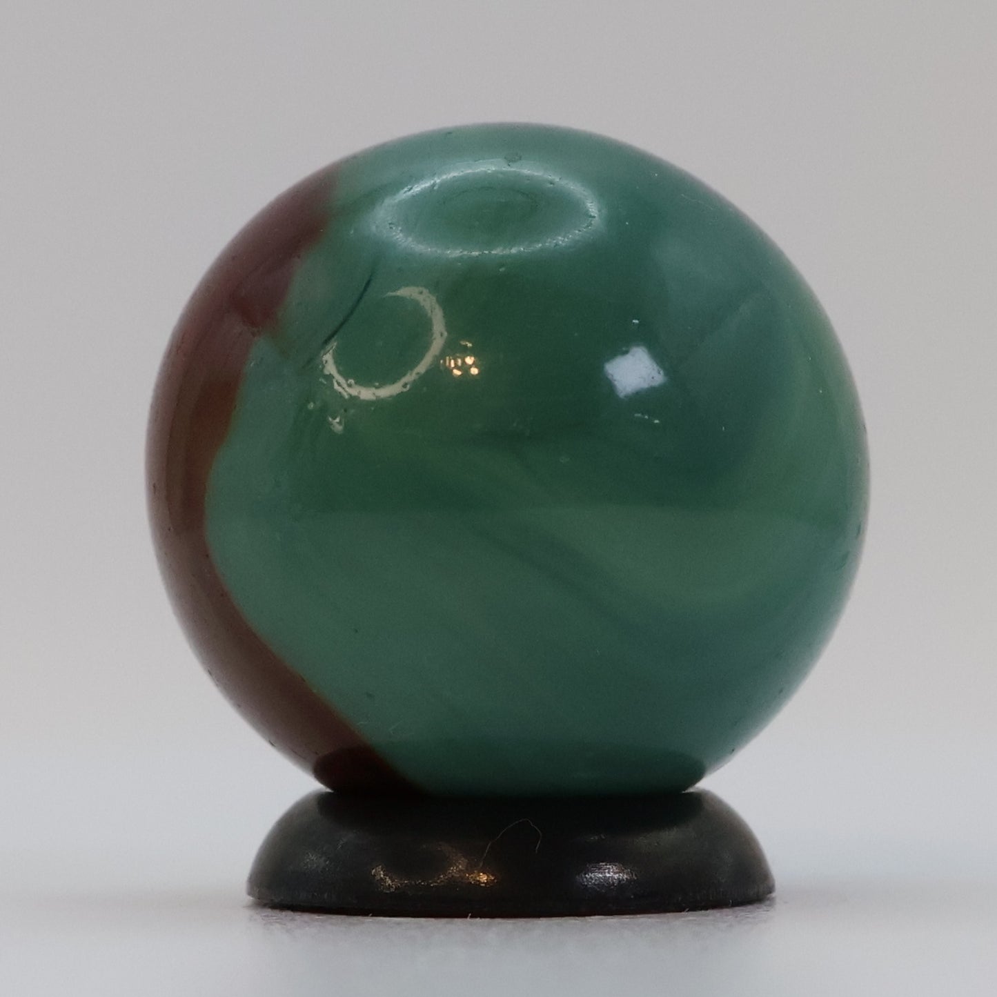 11/16" Akro Agate "Lazy" Corkscrew green/ red NM+