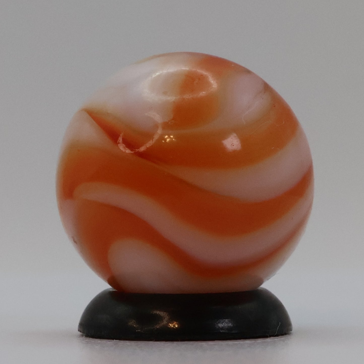 5/8" Swirl Marble Peach & White NM+