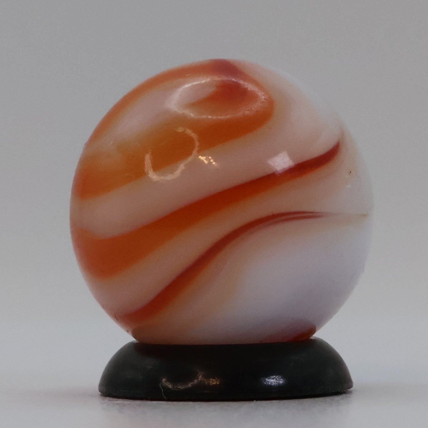 5/8" Swirl Marble Peach & White NM+