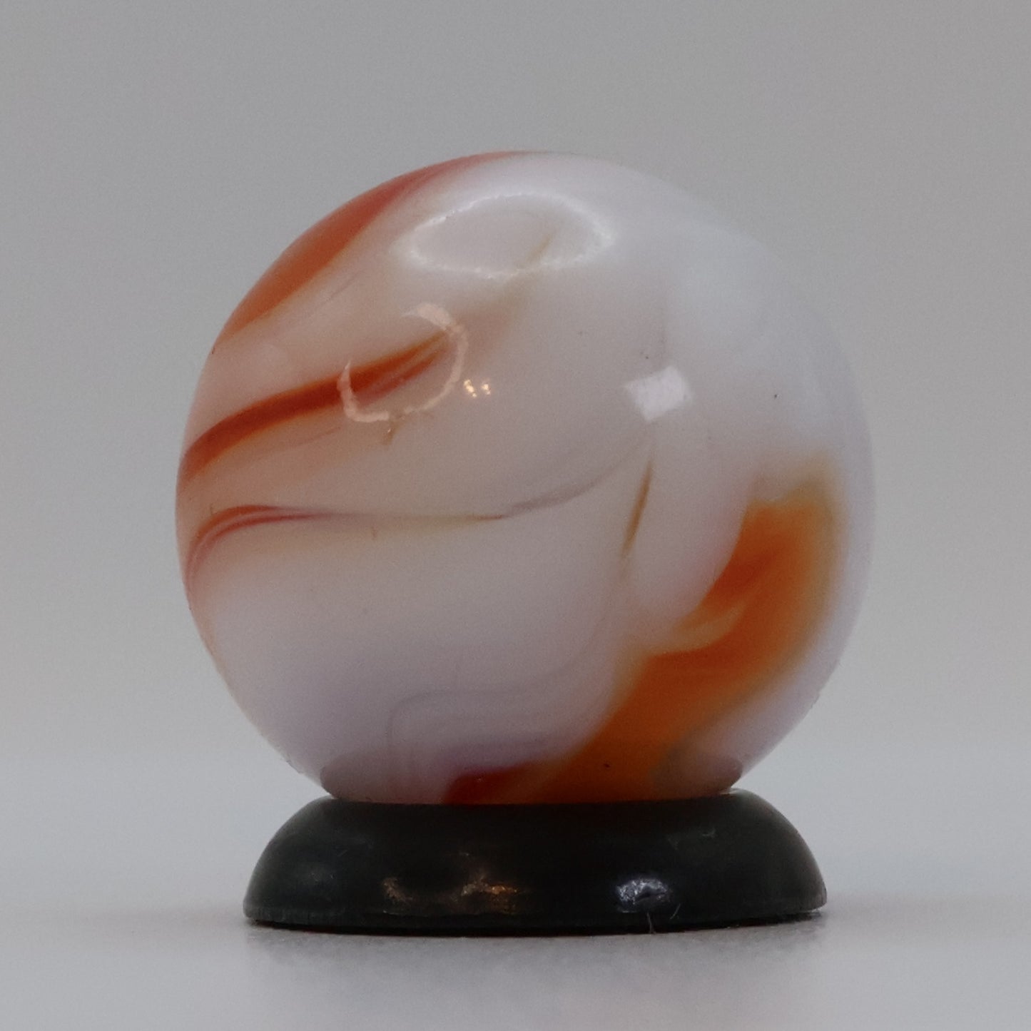 5/8" Swirl Marble Peach & White NM+