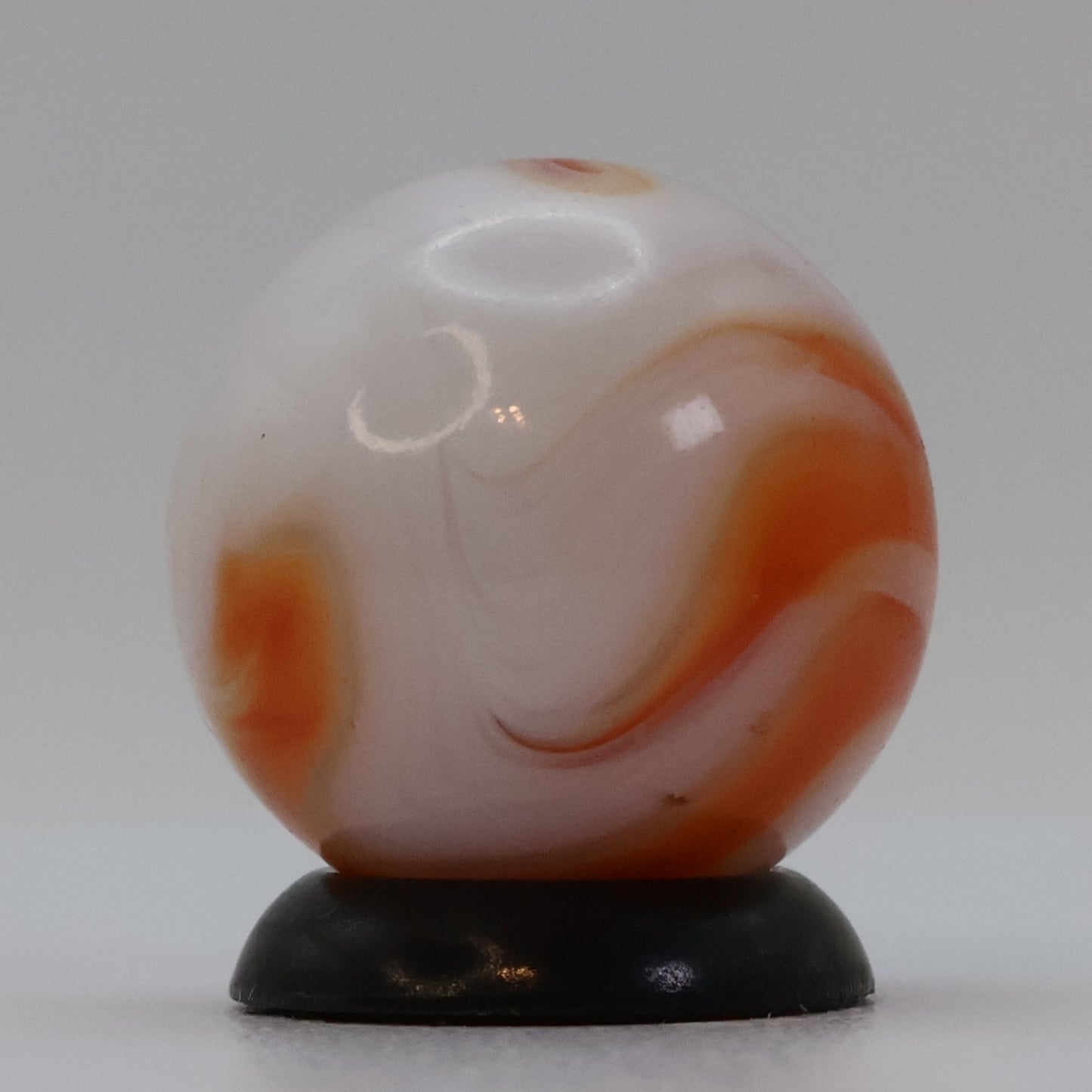 5/8" Swirl Marble Peach & White NM+