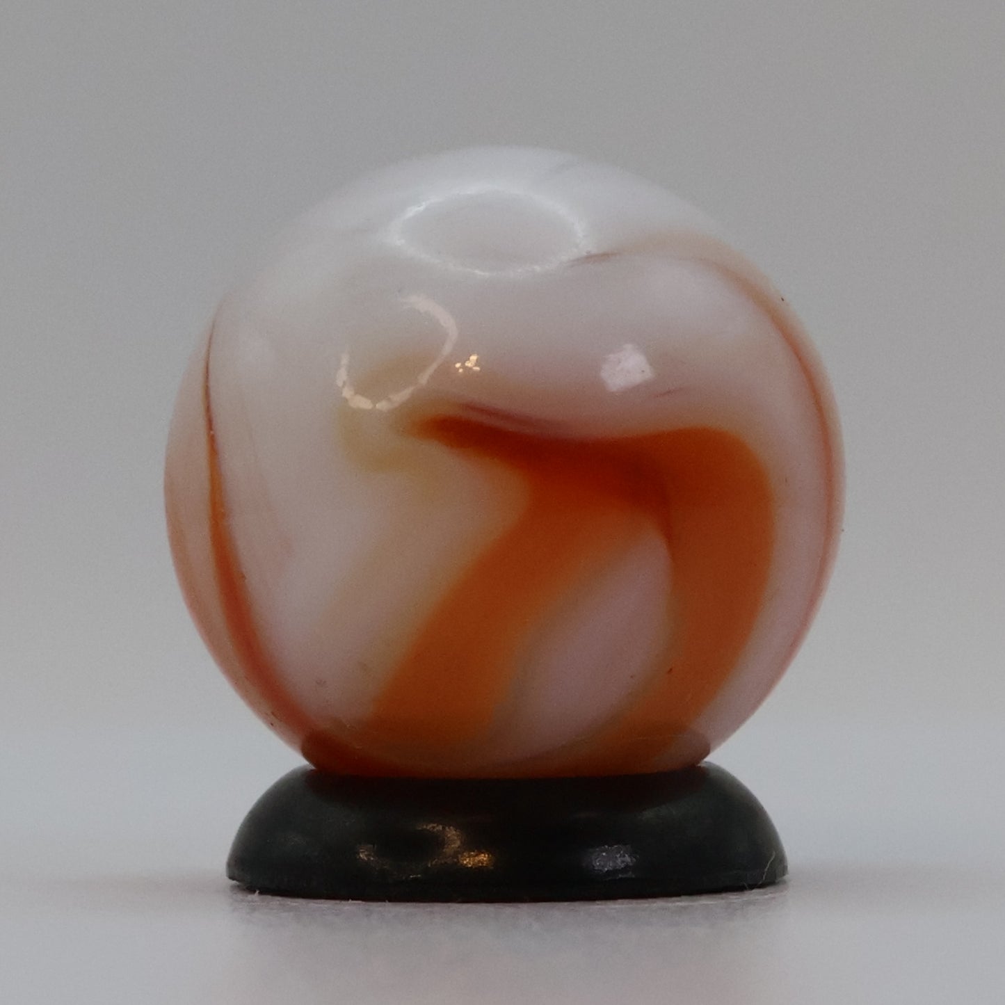5/8" Swirl Marble Peach & White NM+